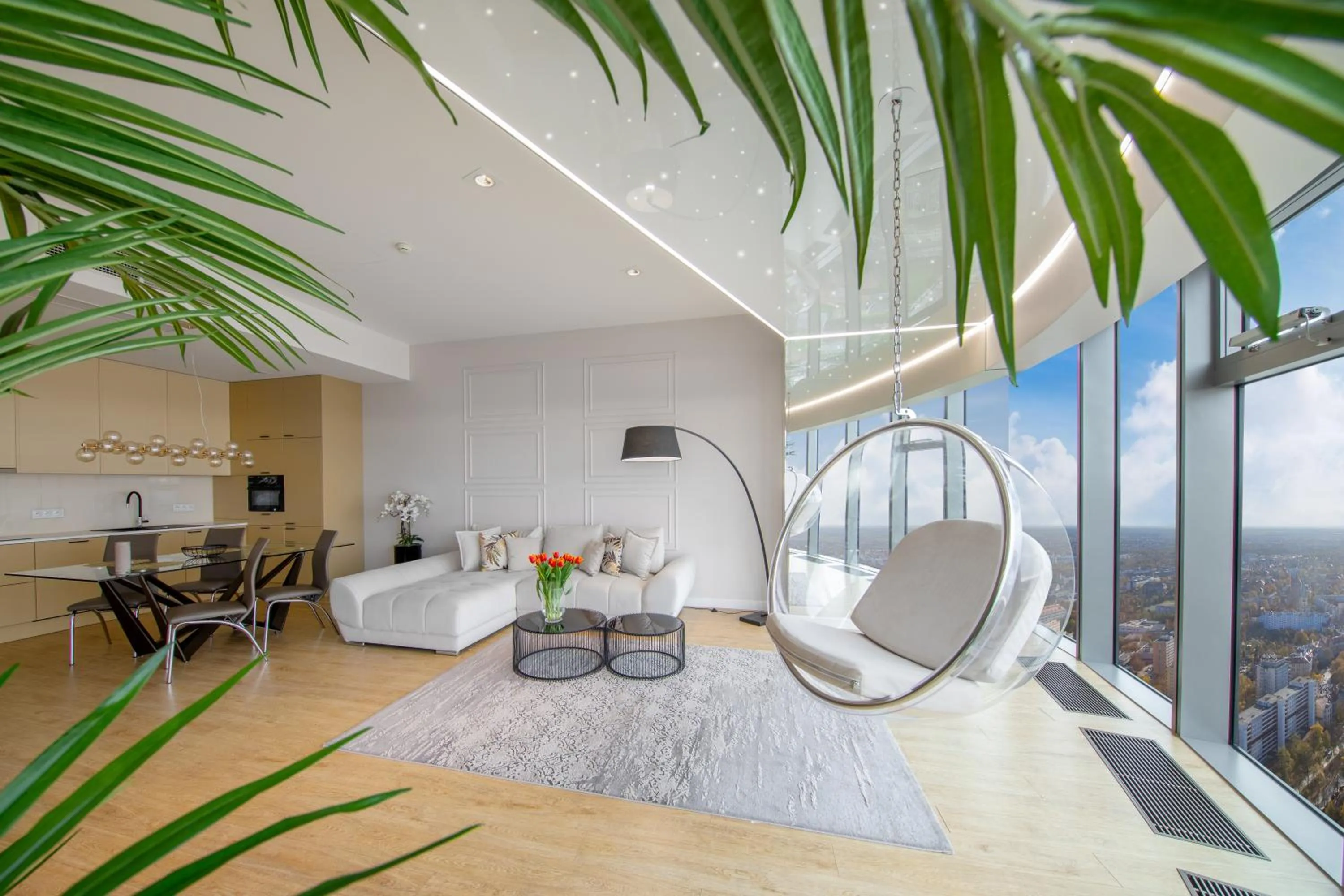 Day in Apartamenty Sky Tower z Jakuzzi Przy Oknie by BQQK