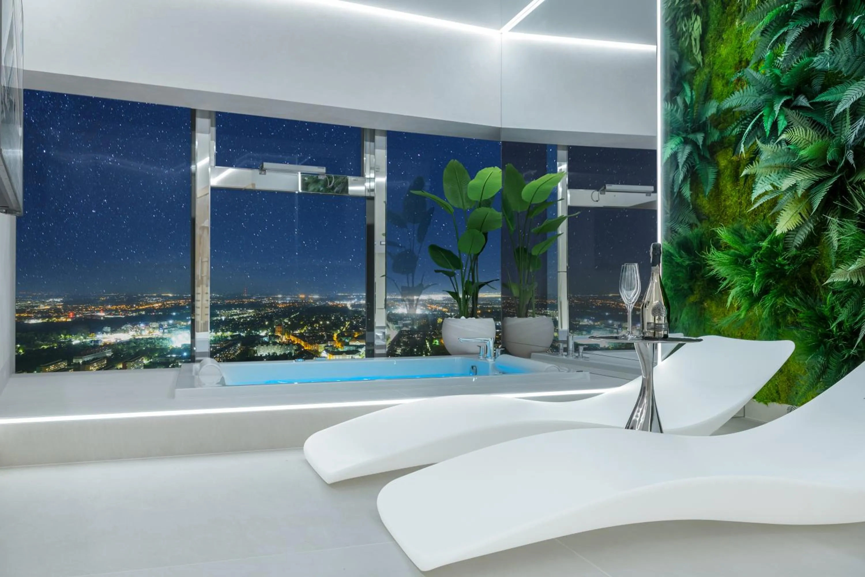 Night in Apartamenty Sky Tower z Jakuzzi Przy Oknie by BQQK