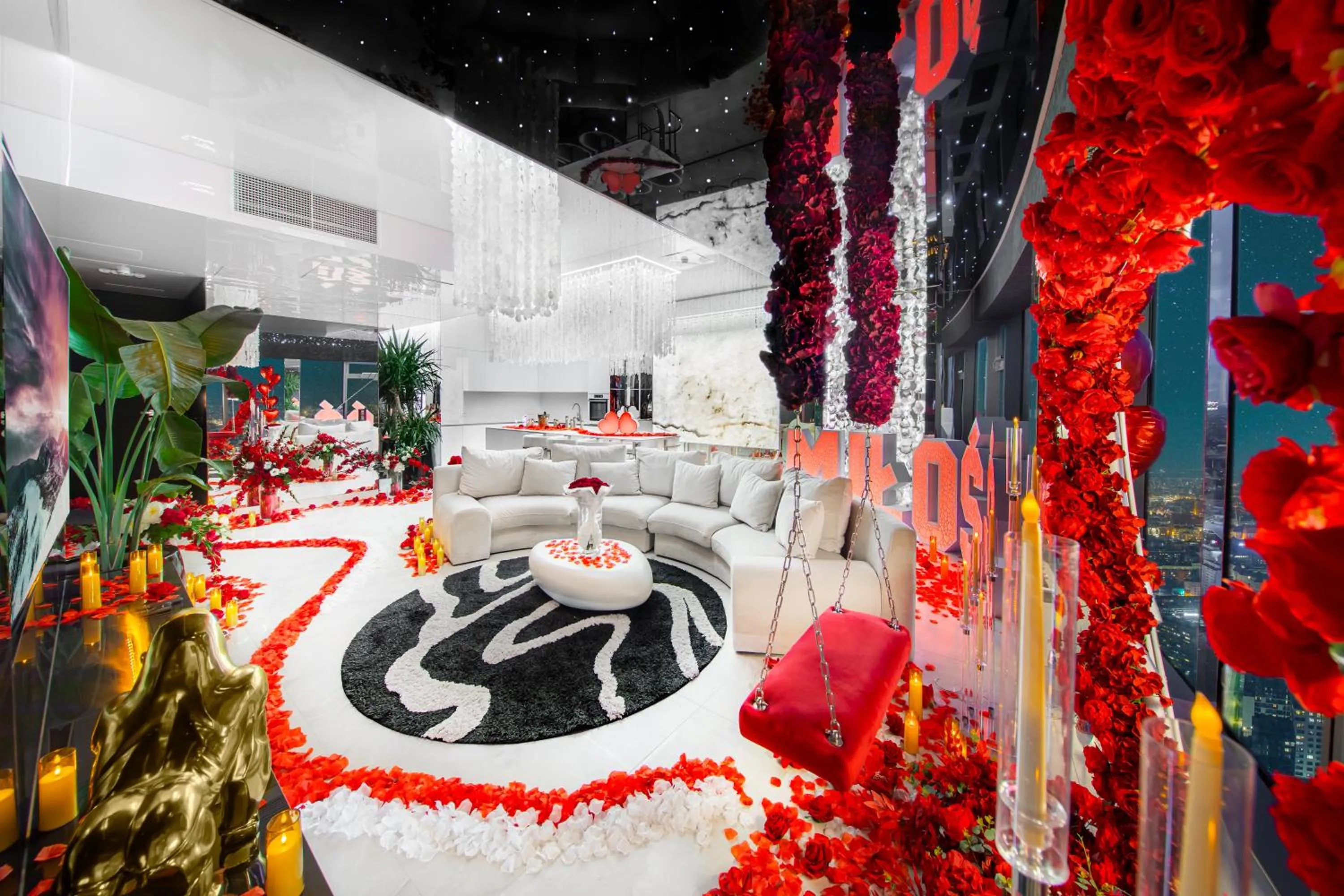 Living room in Apartamenty Sky Tower z Jakuzzi Przy Oknie by BQQK