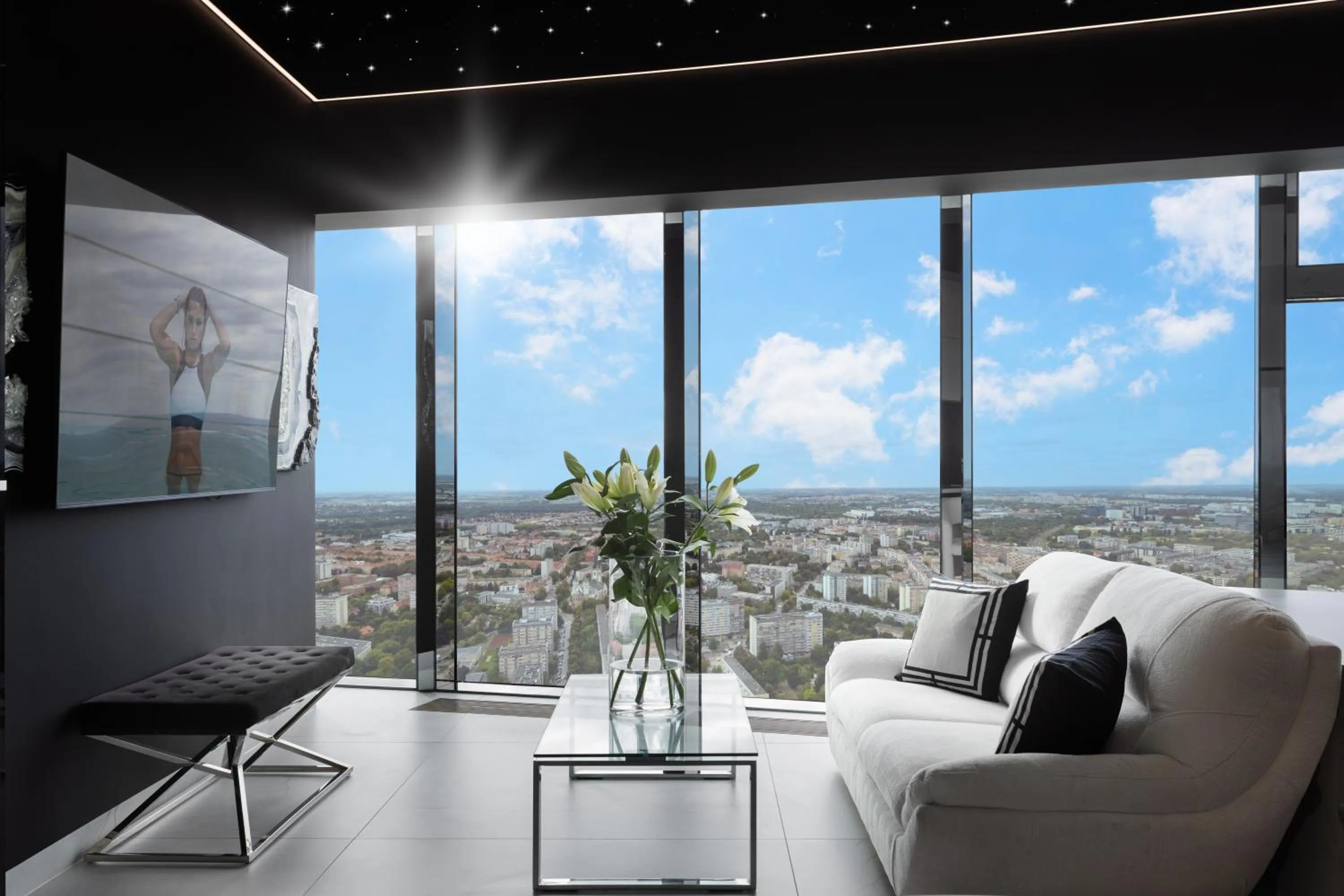 TV and multimedia in Apartamenty Sky Tower z Jakuzzi Przy Oknie by BQQK