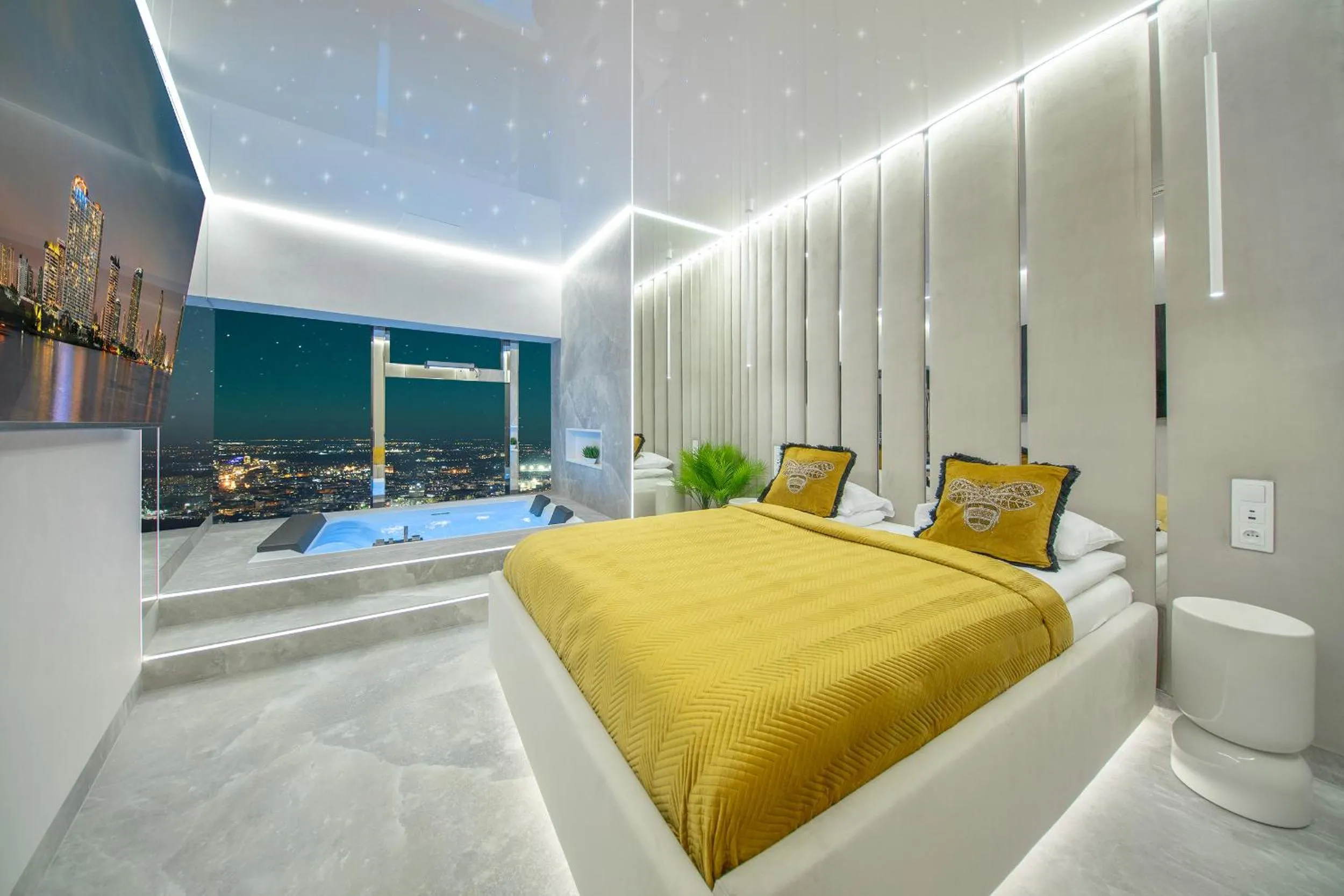 Bed in Apartamenty Sky Tower z Jakuzzi Przy Oknie by BQQK