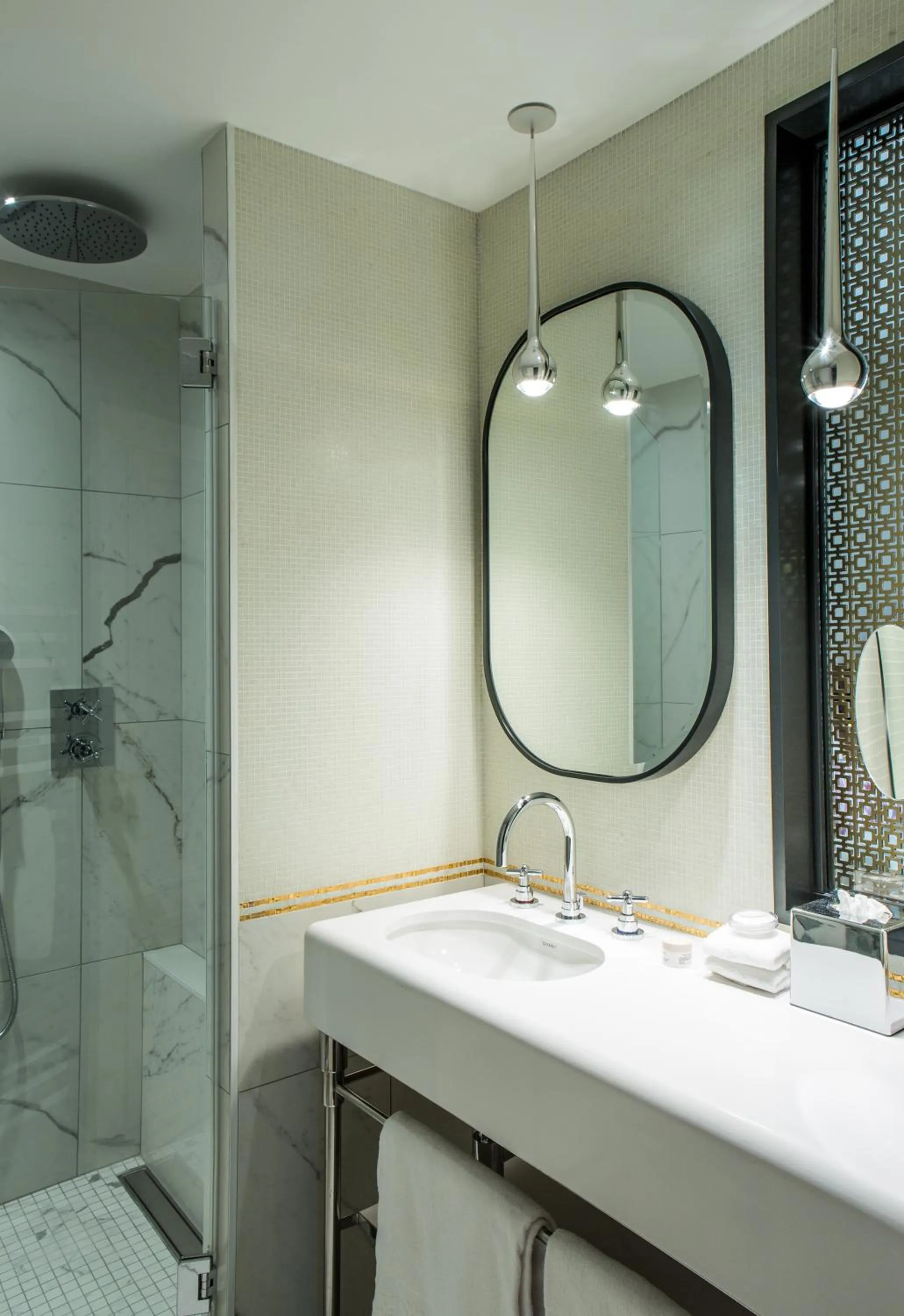 Bathroom in Hôtel La Tamise - Esprit de France