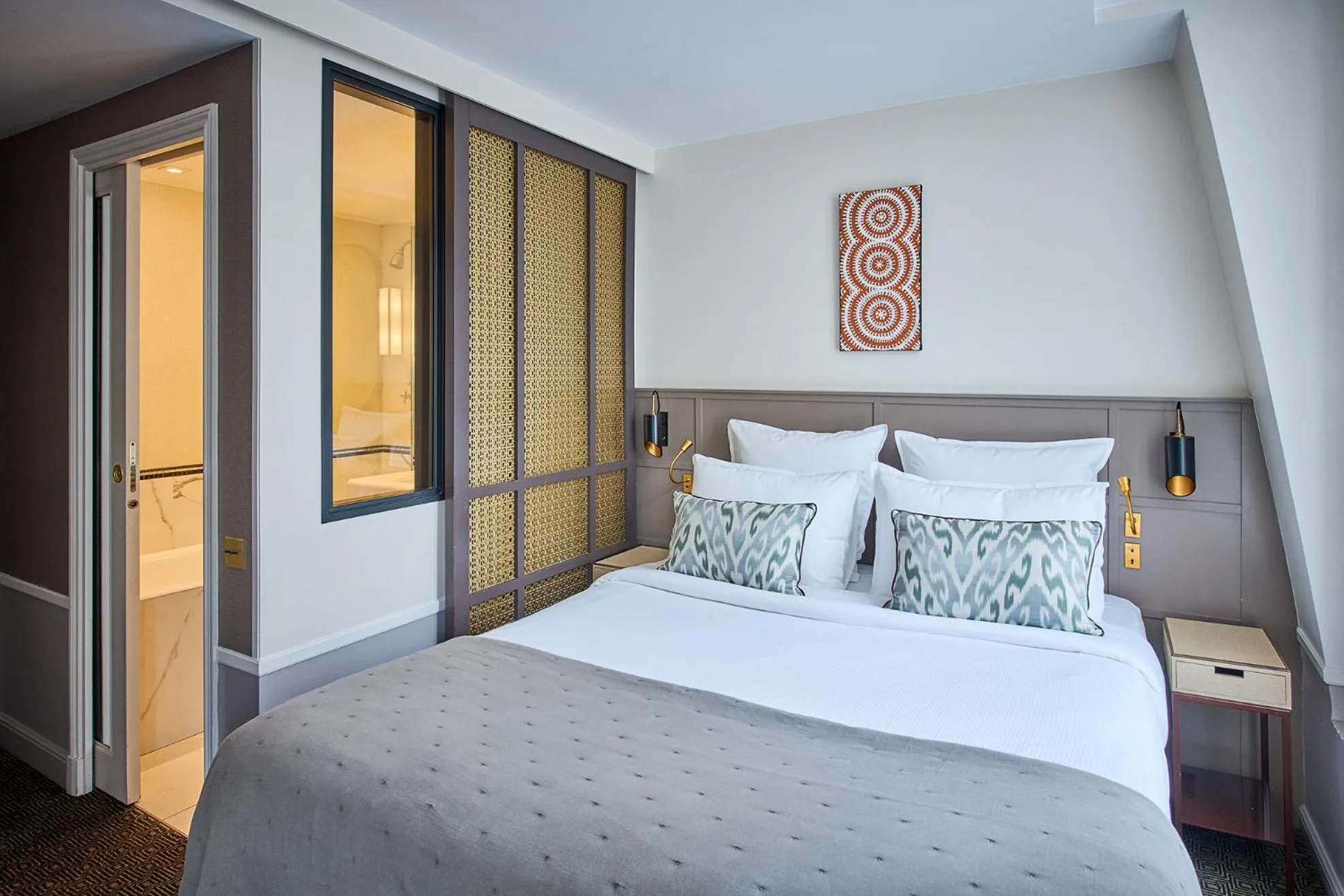 Bed in Hôtel La Tamise - Esprit de France