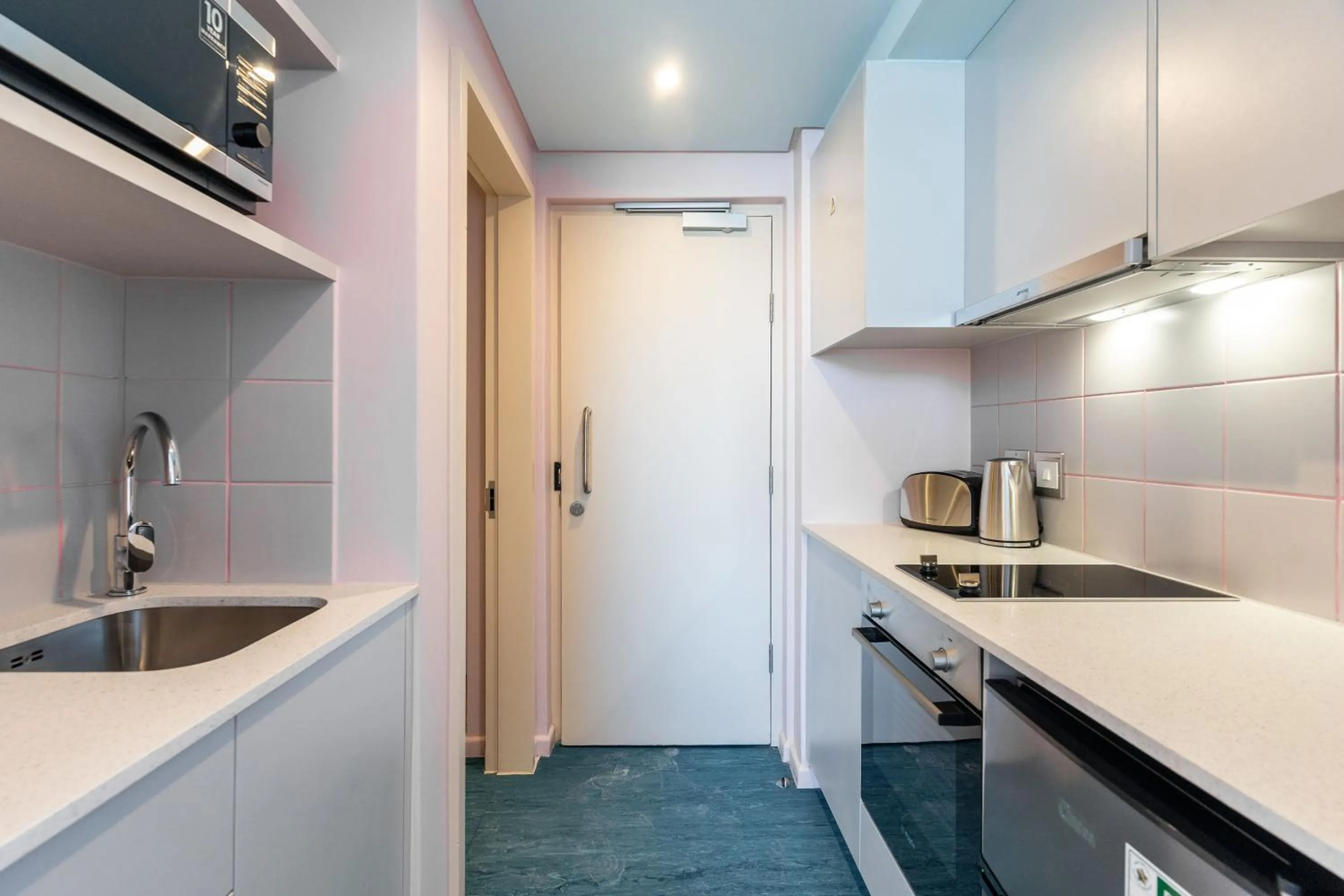 Kitchen or kitchenette in The Tropicana Hotel