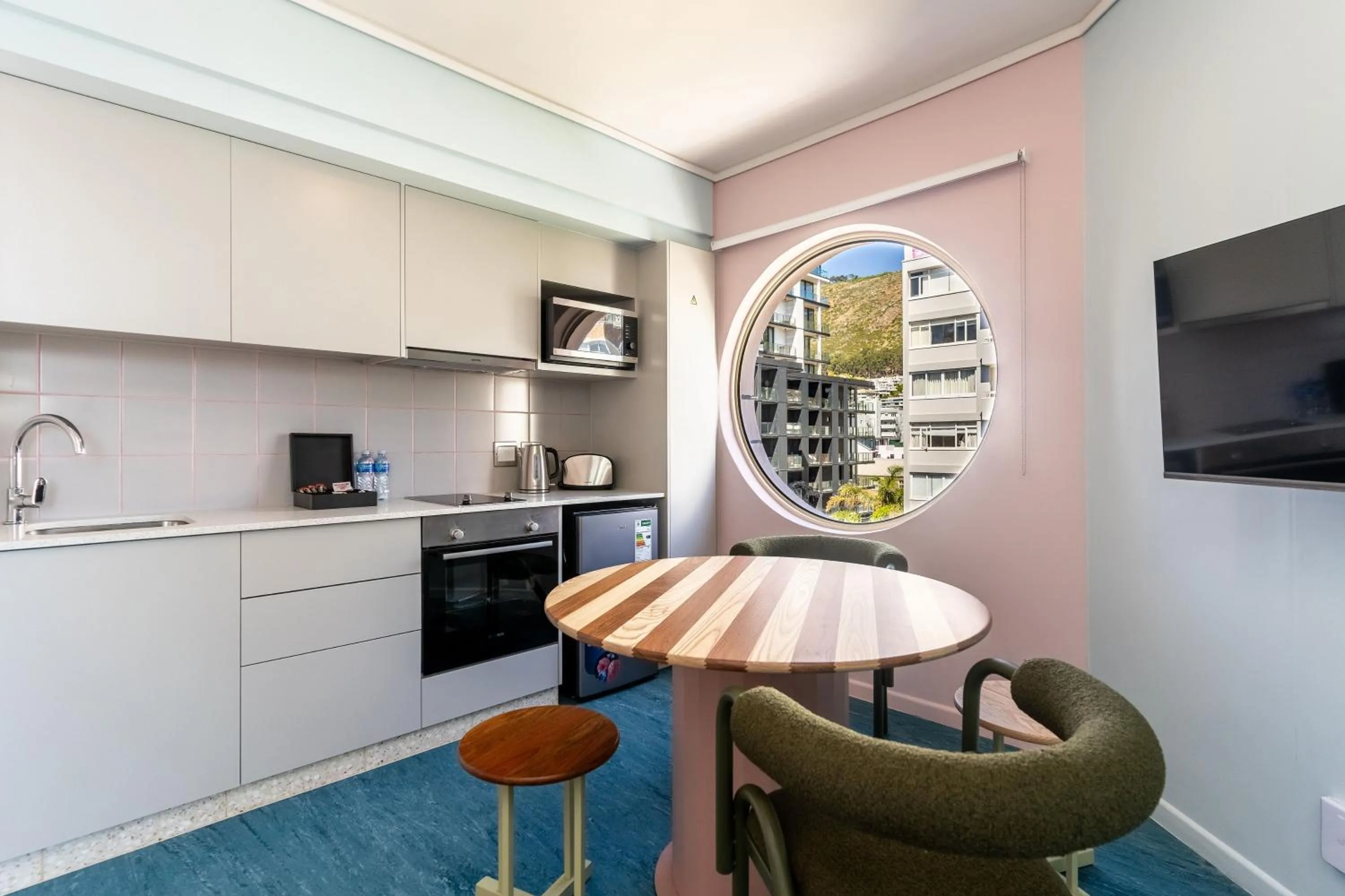 Kitchen or kitchenette in The Tropicana Hotel