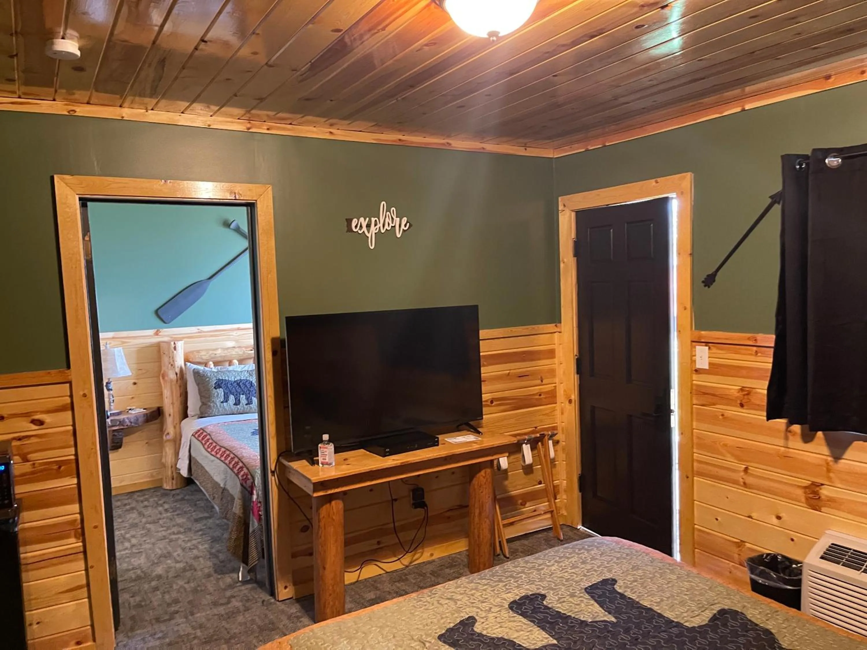 Bedroom, Bed in The Fishing Bear Lodge