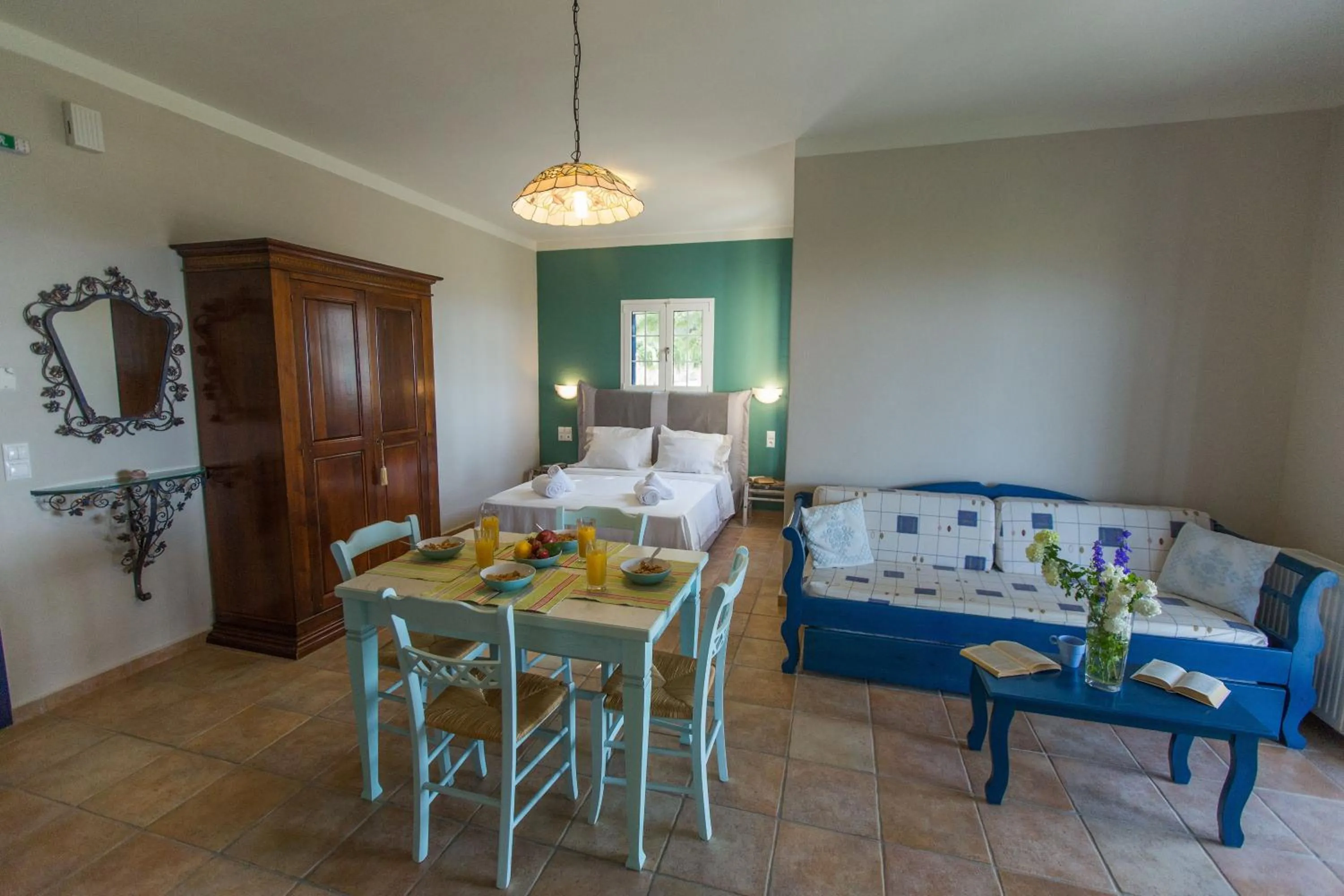 Photo of the whole room in Villa Theodora