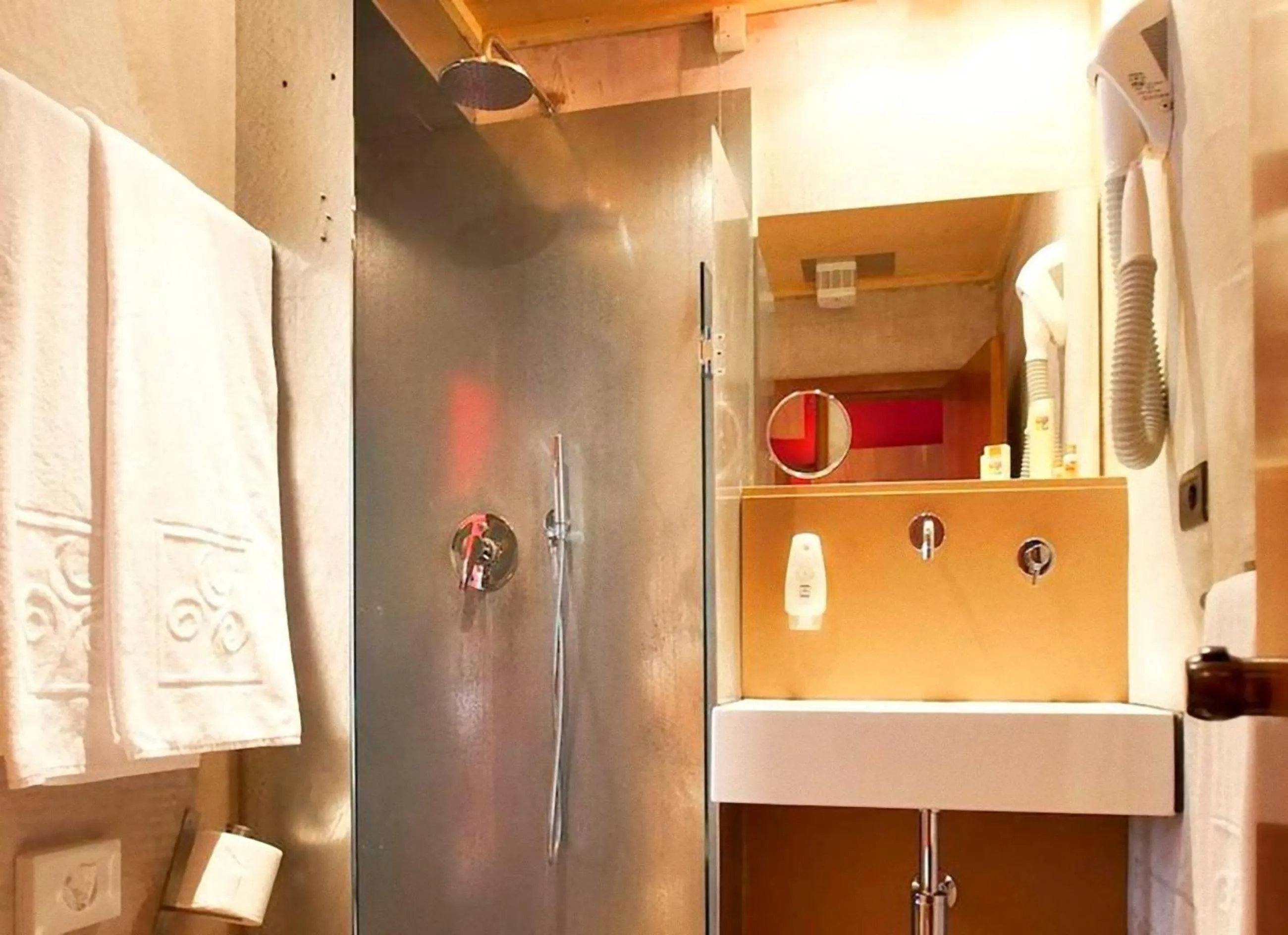 Bathroom in Hotel Luna Rossa