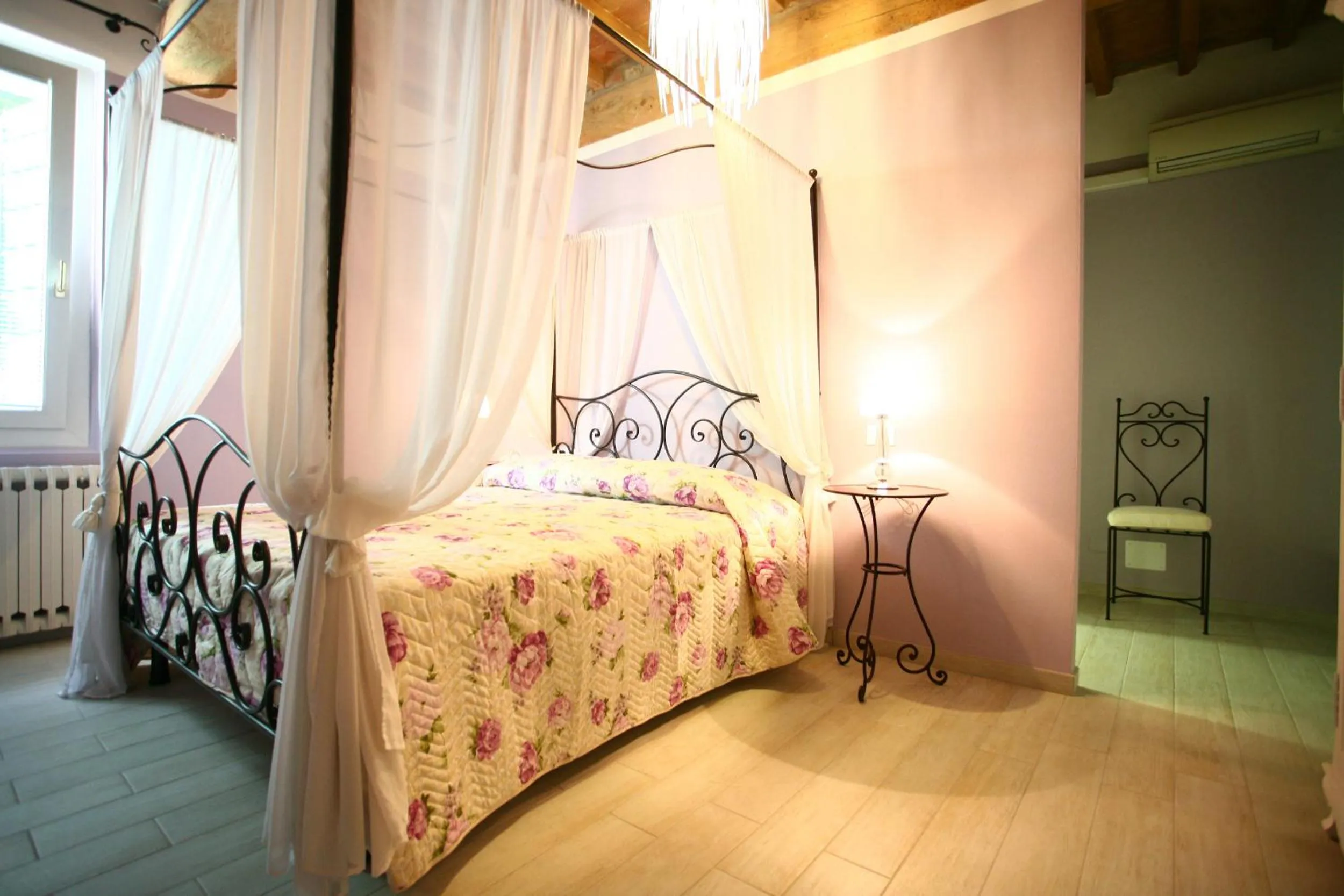 Photo of the whole room, Bed in Villa Camurana