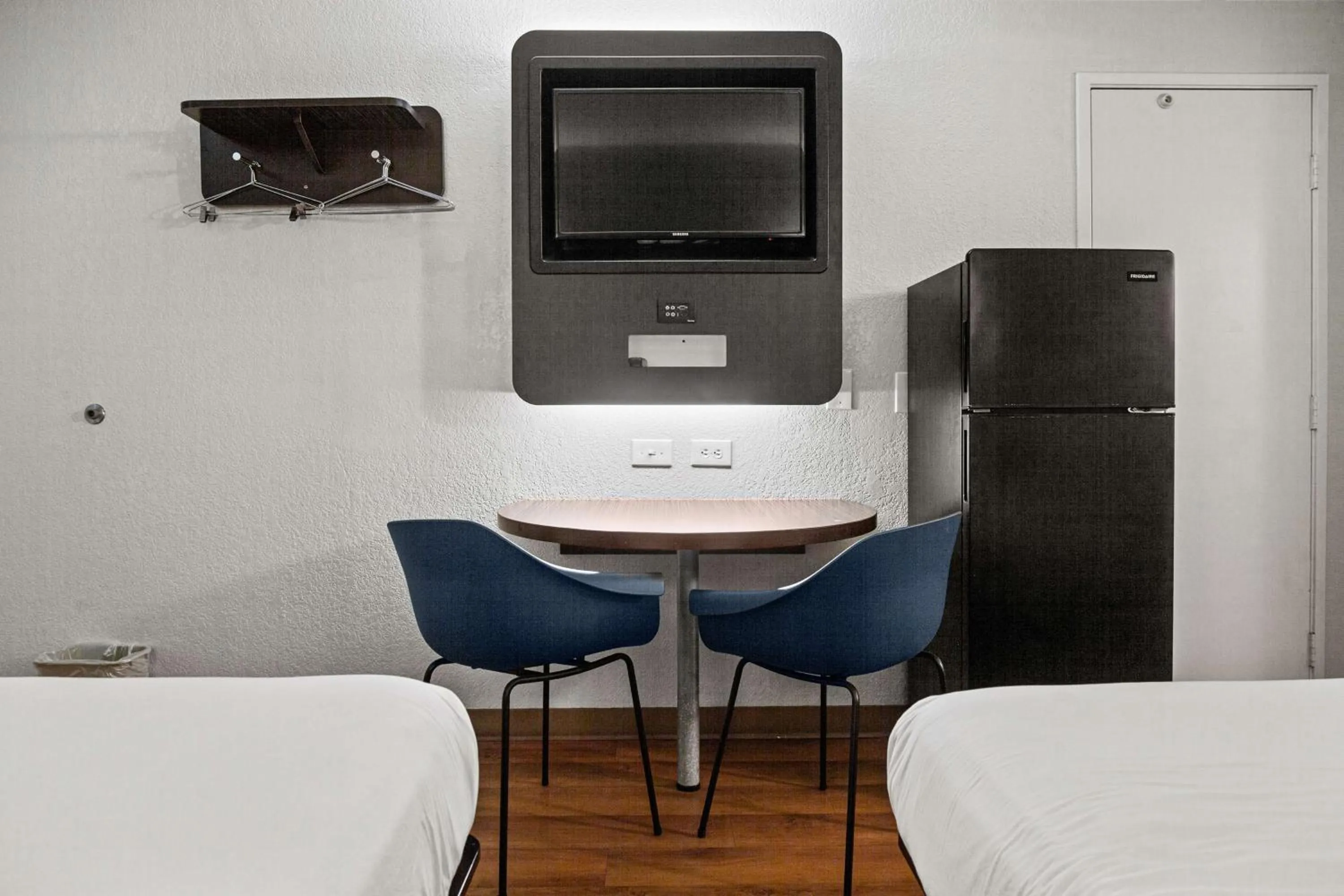 Bedroom, Bed in Studio 6 San Luis Obispo, CA South