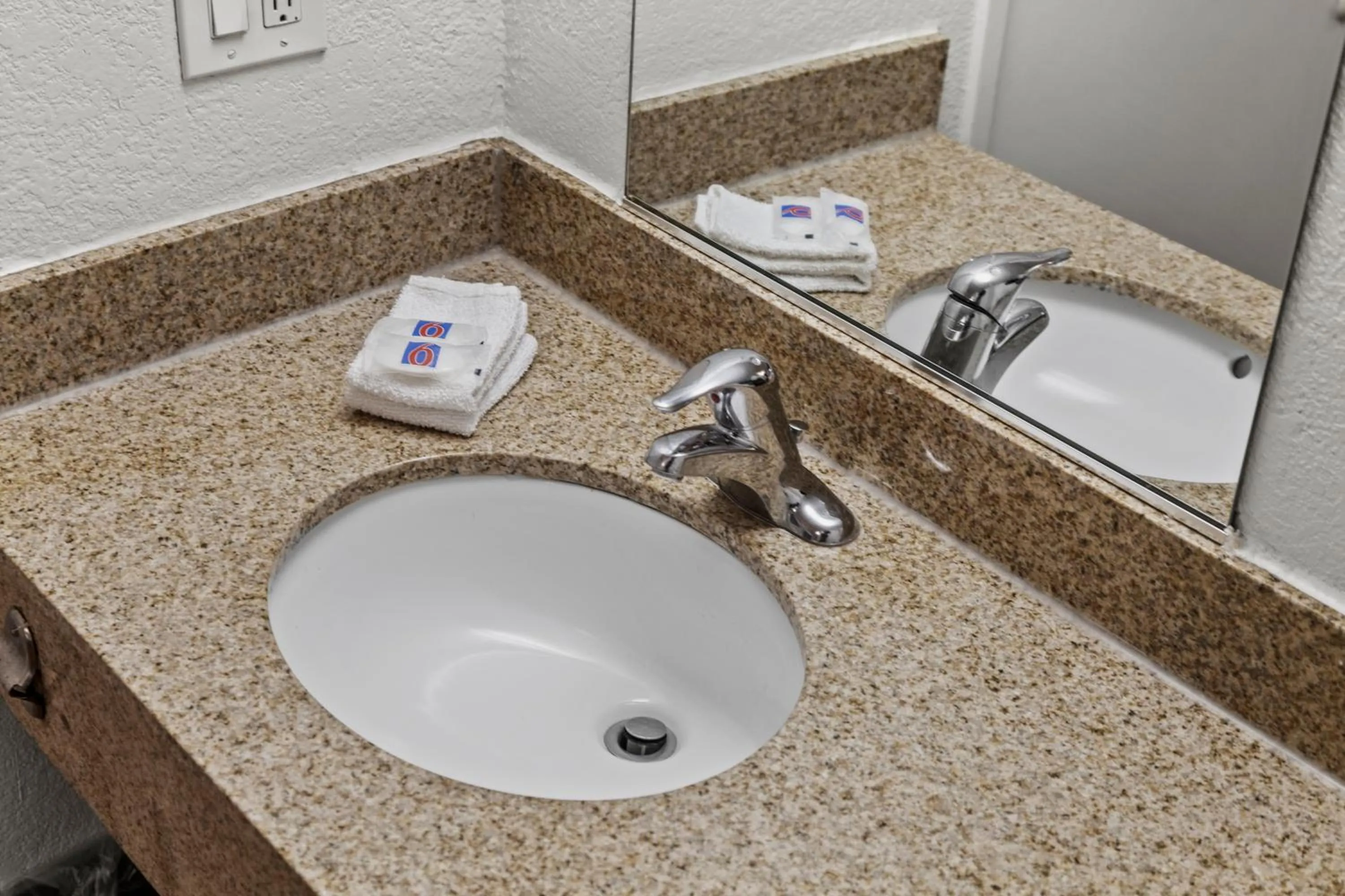 Public Bath in Studio 6 San Luis Obispo, CA South