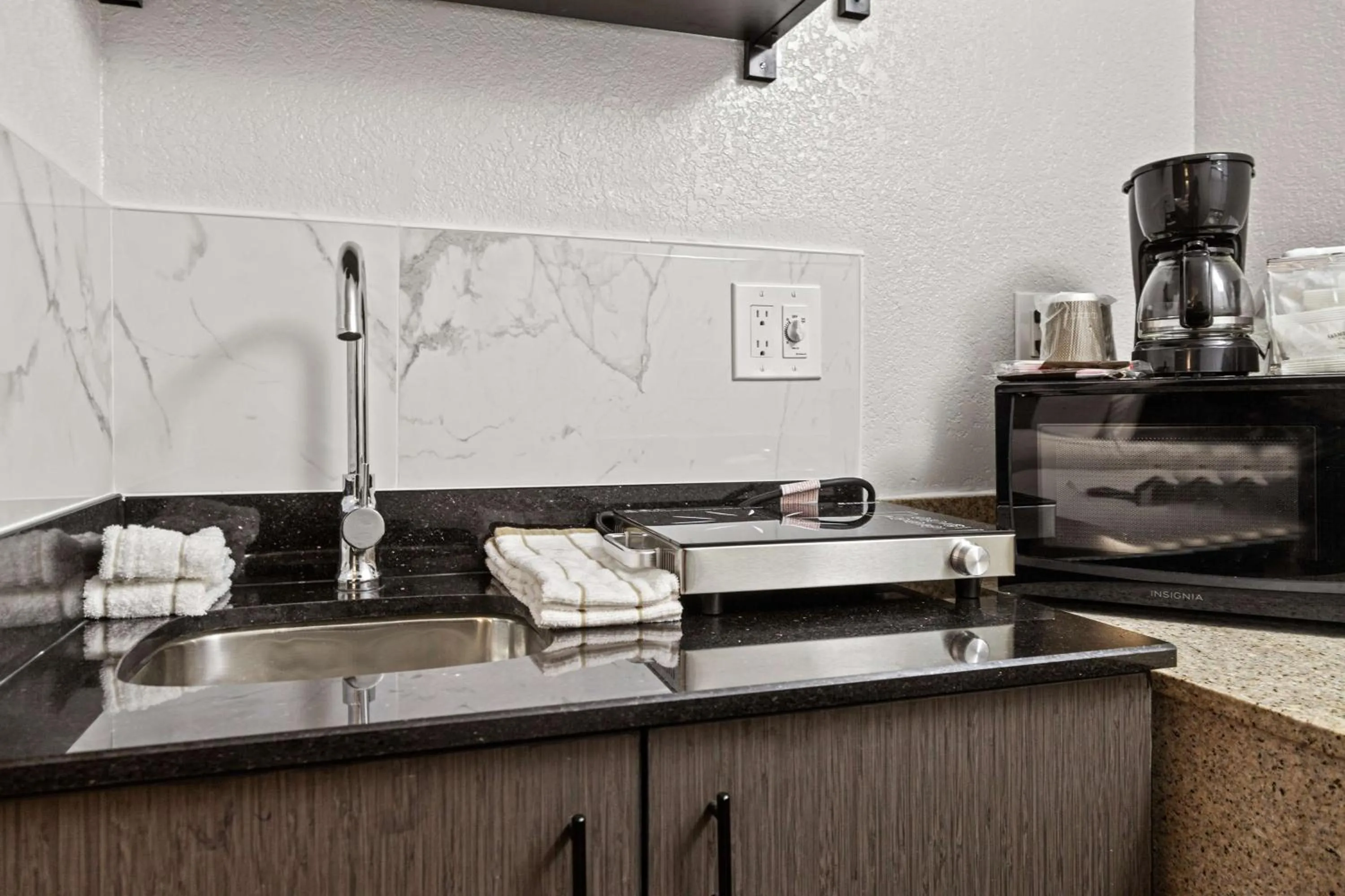 Kitchen or kitchenette in Studio 6 San Luis Obispo, CA South