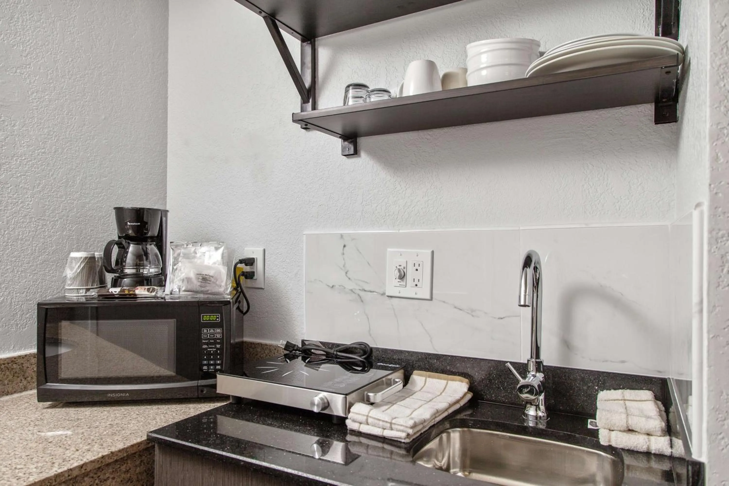 Kitchen or kitchenette in Studio 6 San Luis Obispo, CA South