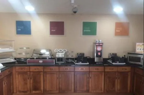 Restaurant/places to eat in Comfort Inn & Suites
