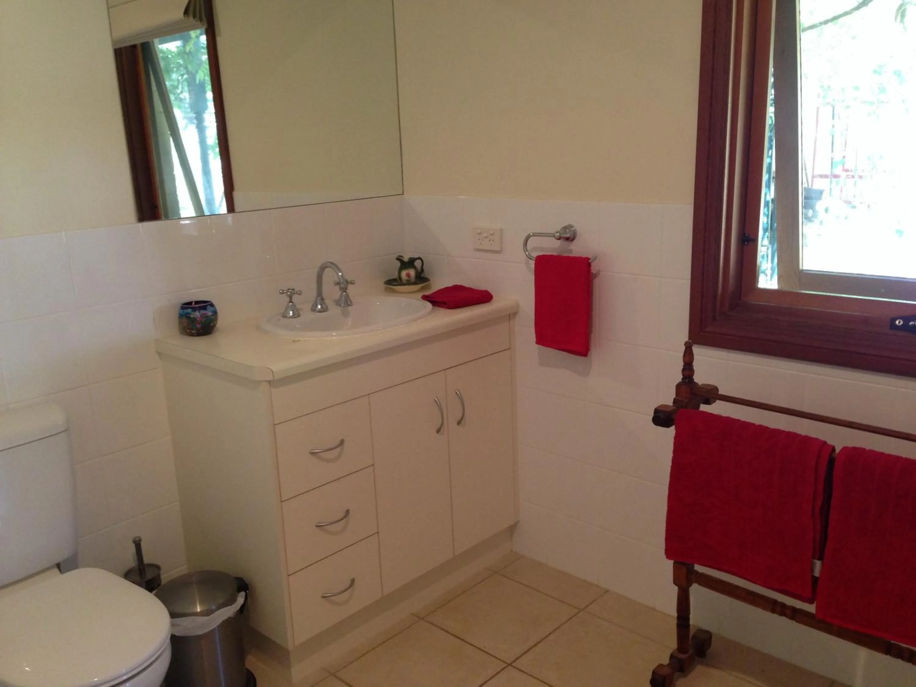 Bathroom in Clarevale Cottage B&B