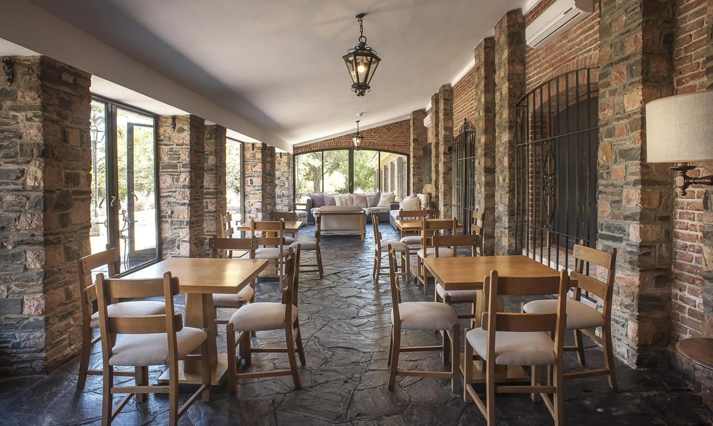 Restaurant/places to eat in La Baguala