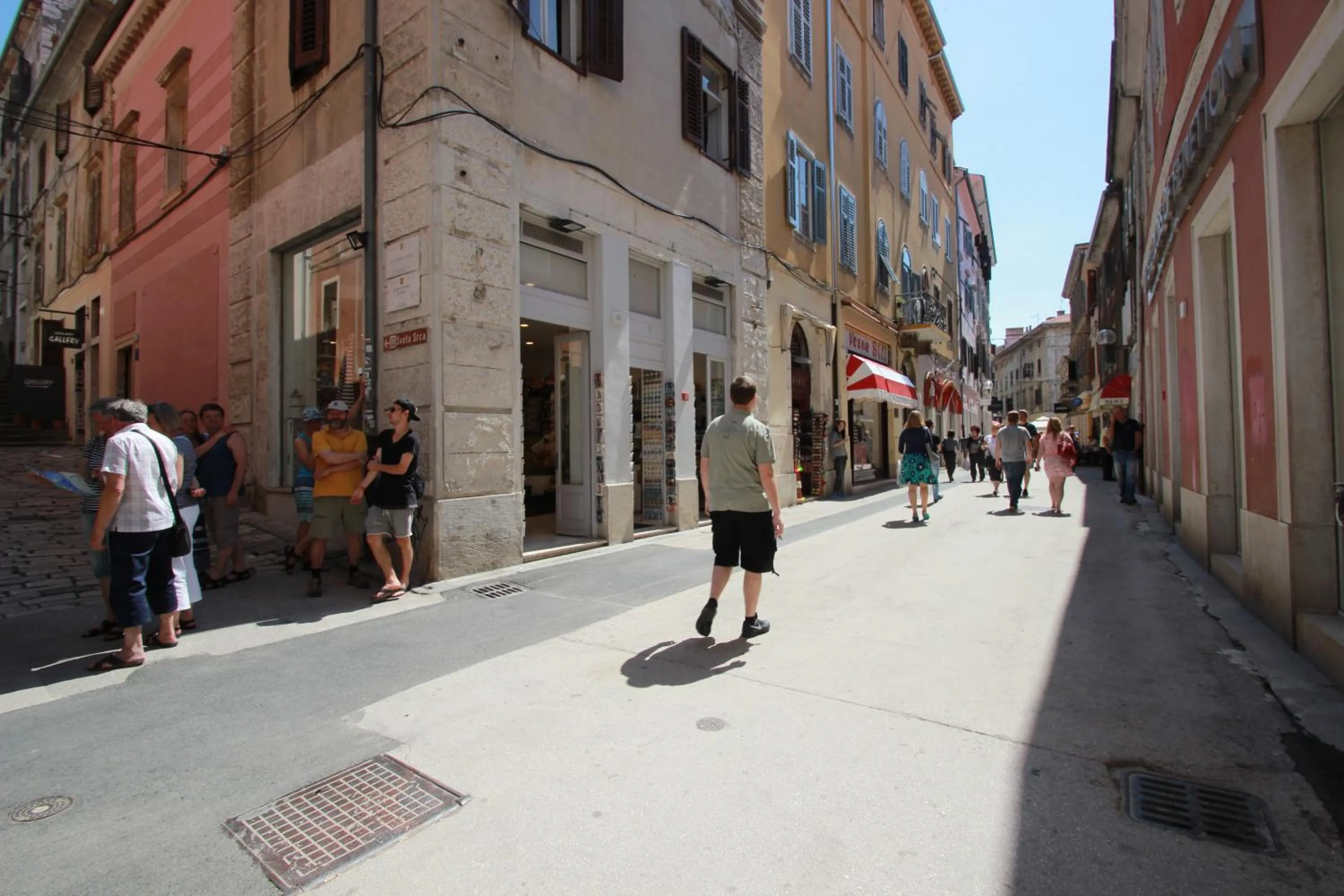 Neighbourhood in Top Center Rooms & Studio