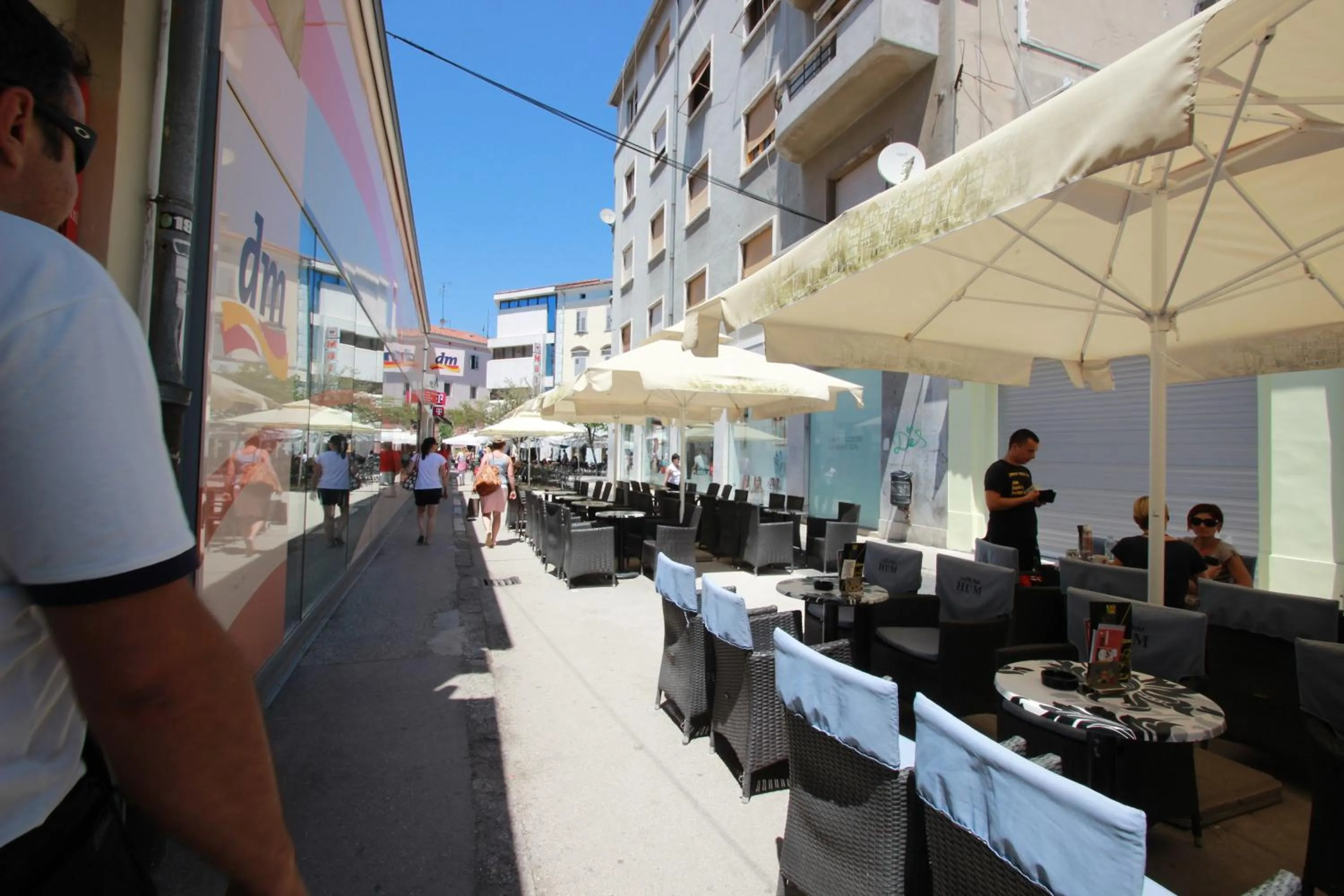 Restaurant/places to eat in Top Center Rooms & Studio