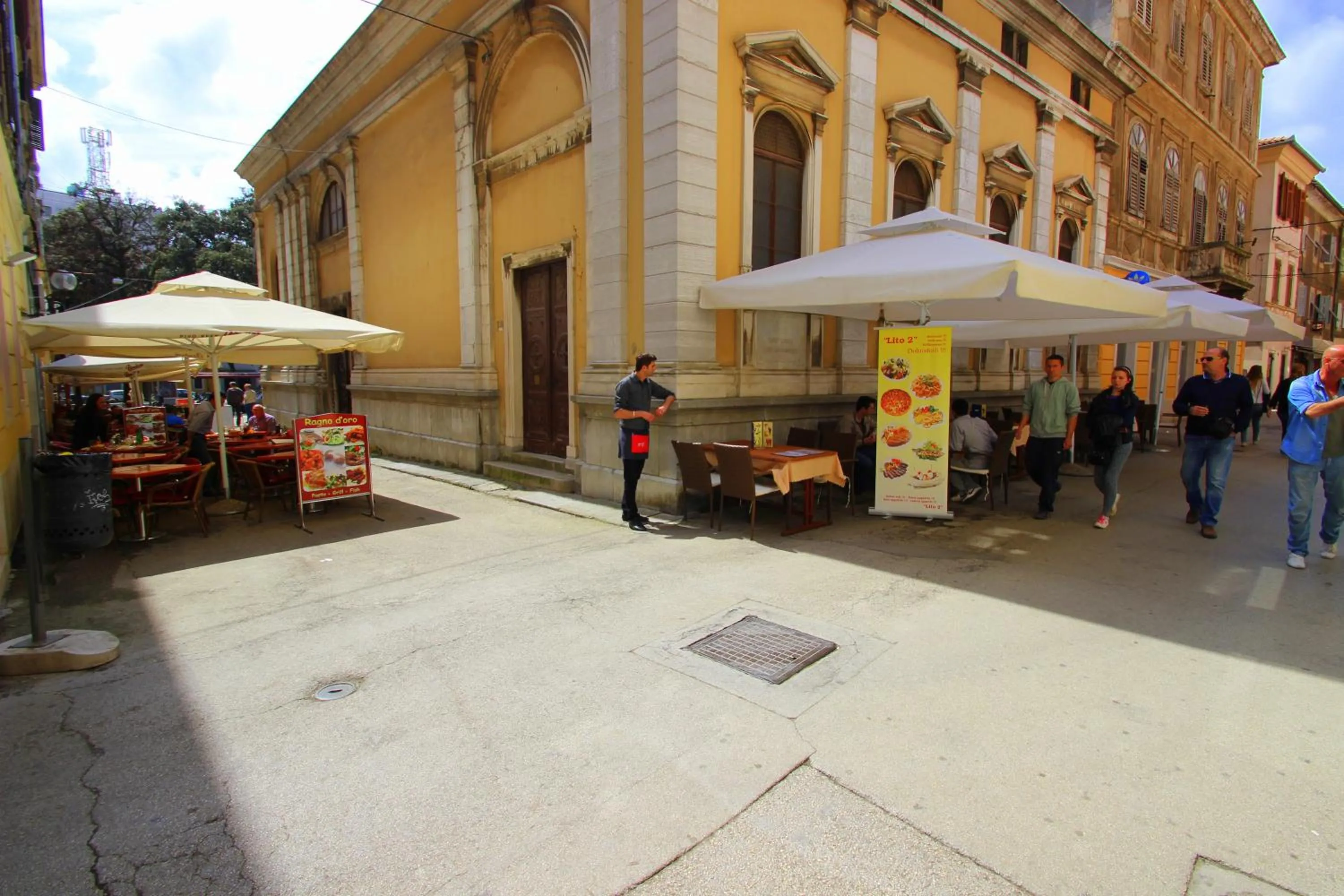 Patio in Top Center Rooms & Studio