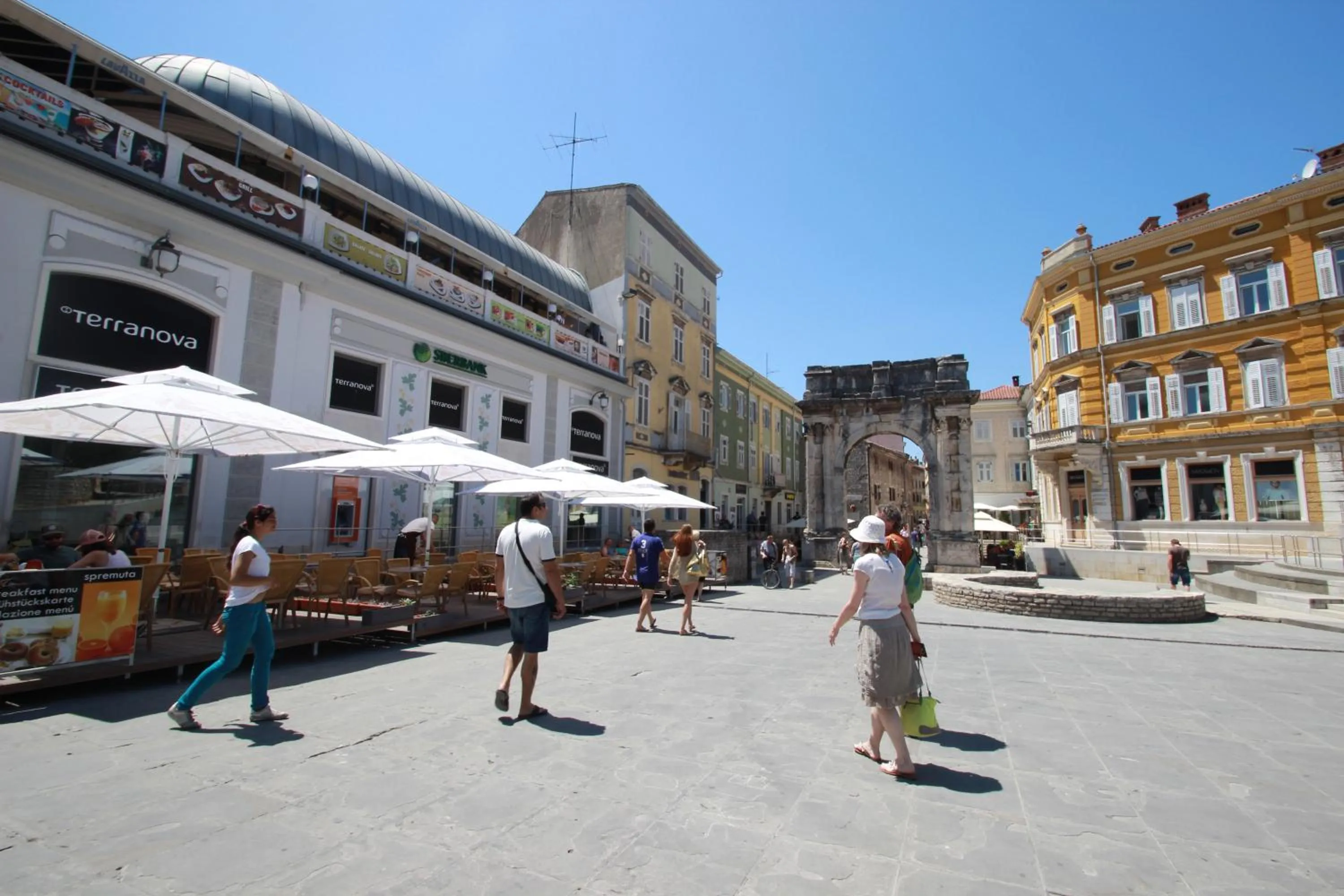 Neighbourhood in Top Center Rooms & Studio