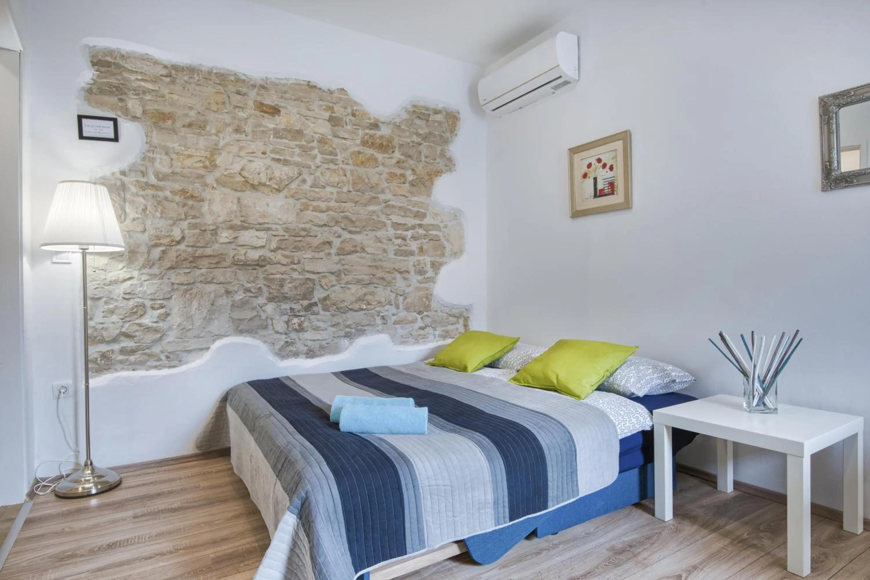 Photo of the whole room, Bed in Top Center Rooms & Studio