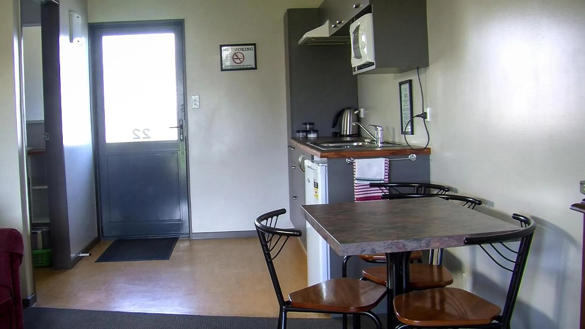 Kitchen or kitchenette in Westport Kiwi Holiday Park & Motels