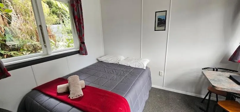 Bed in Westport Kiwi Holiday Park & Motels