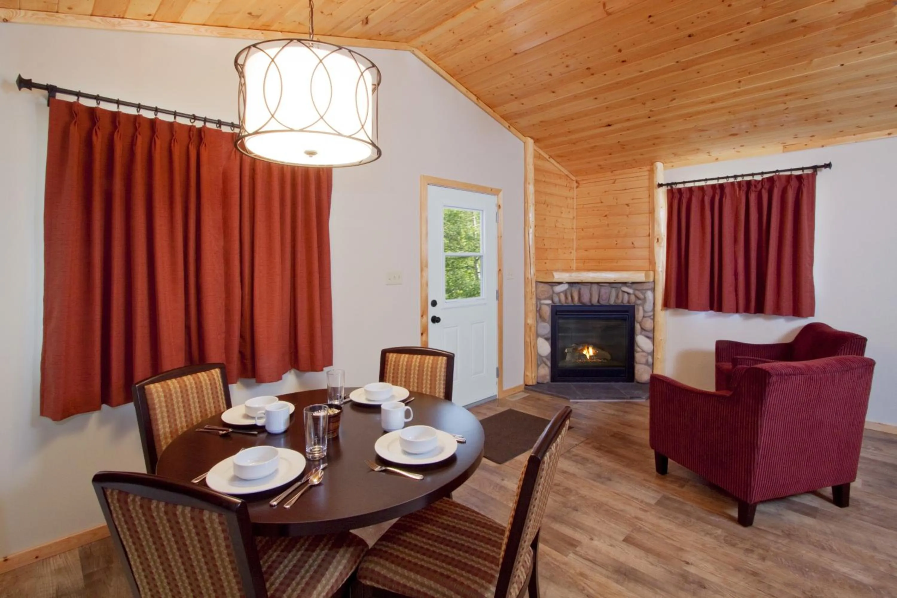 Dining area in Jasper East Cabins