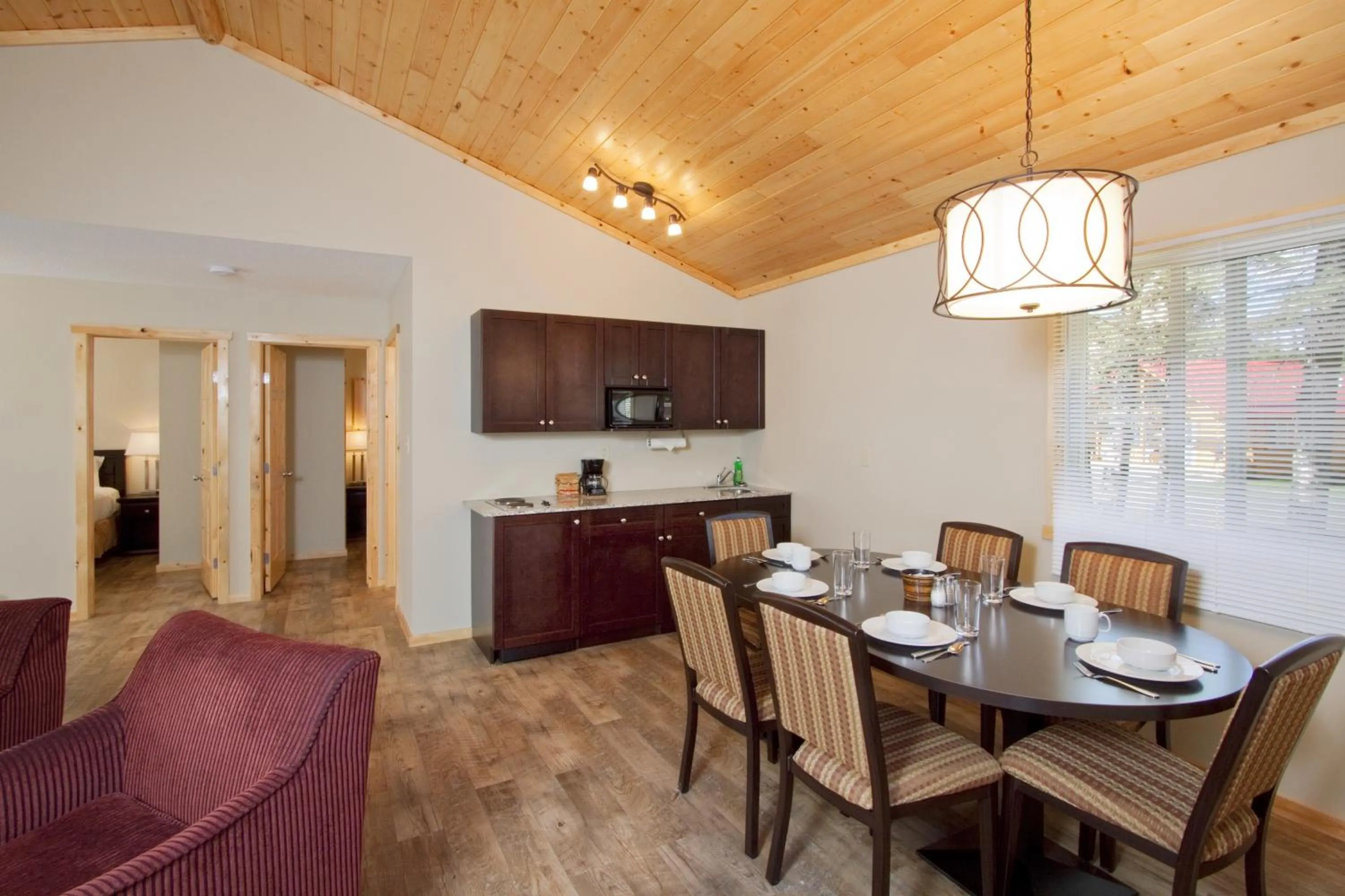 Dining area in Jasper East Cabins