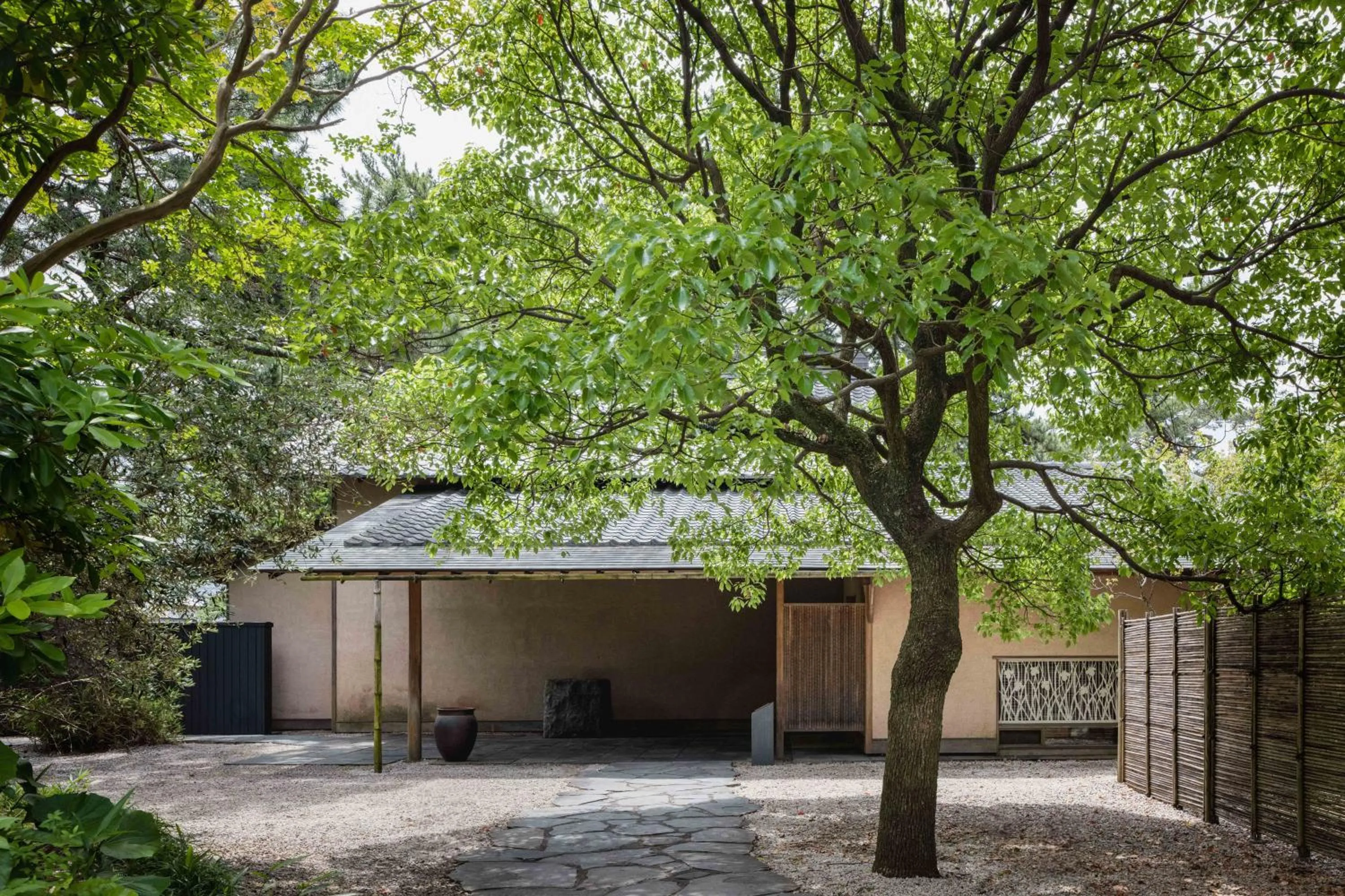 Property building in Numazu Club