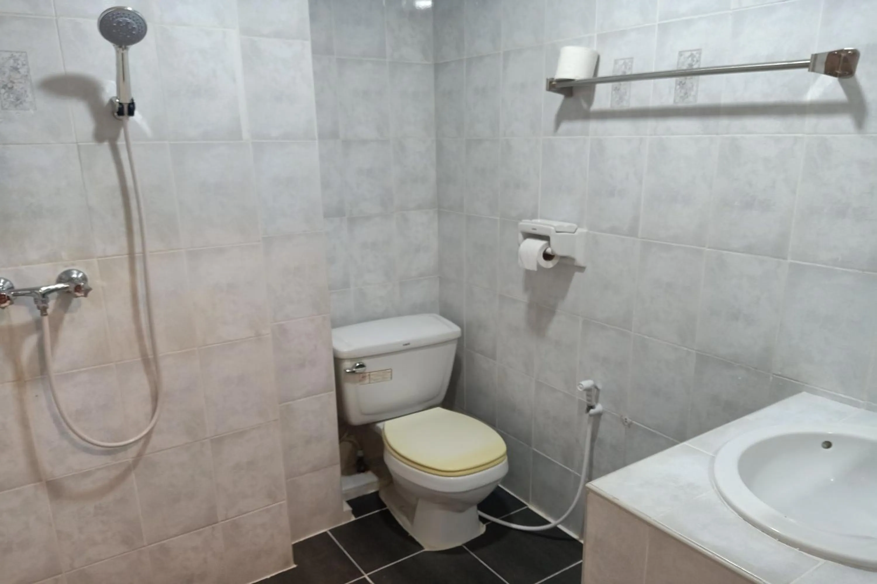 Shower in Phayao Northern Lake Hotel