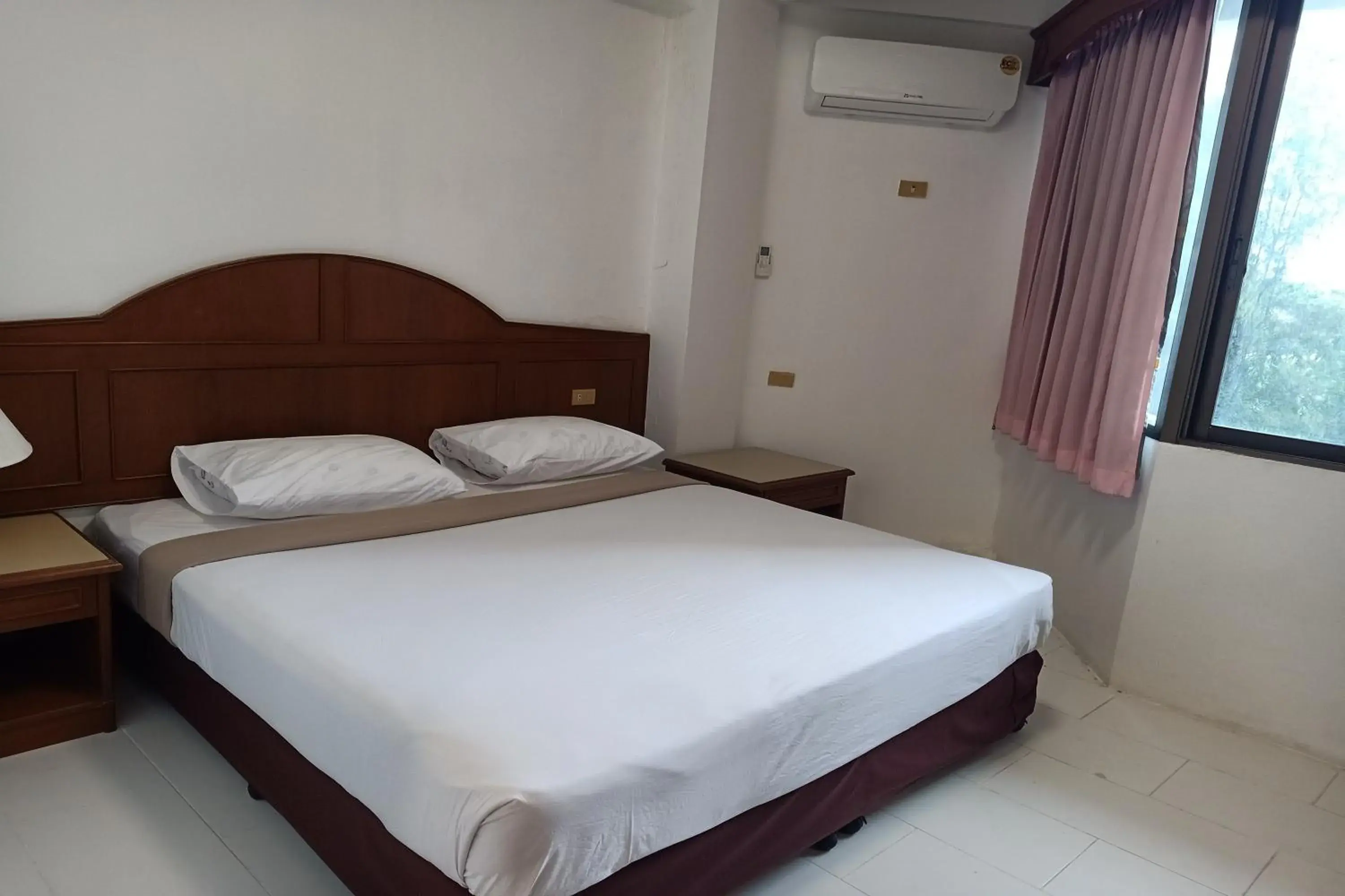 Deluxe Double Room in Phayao Northern Lake Hotel Deluxe Double Room in Phayao Northern Lake Hotel