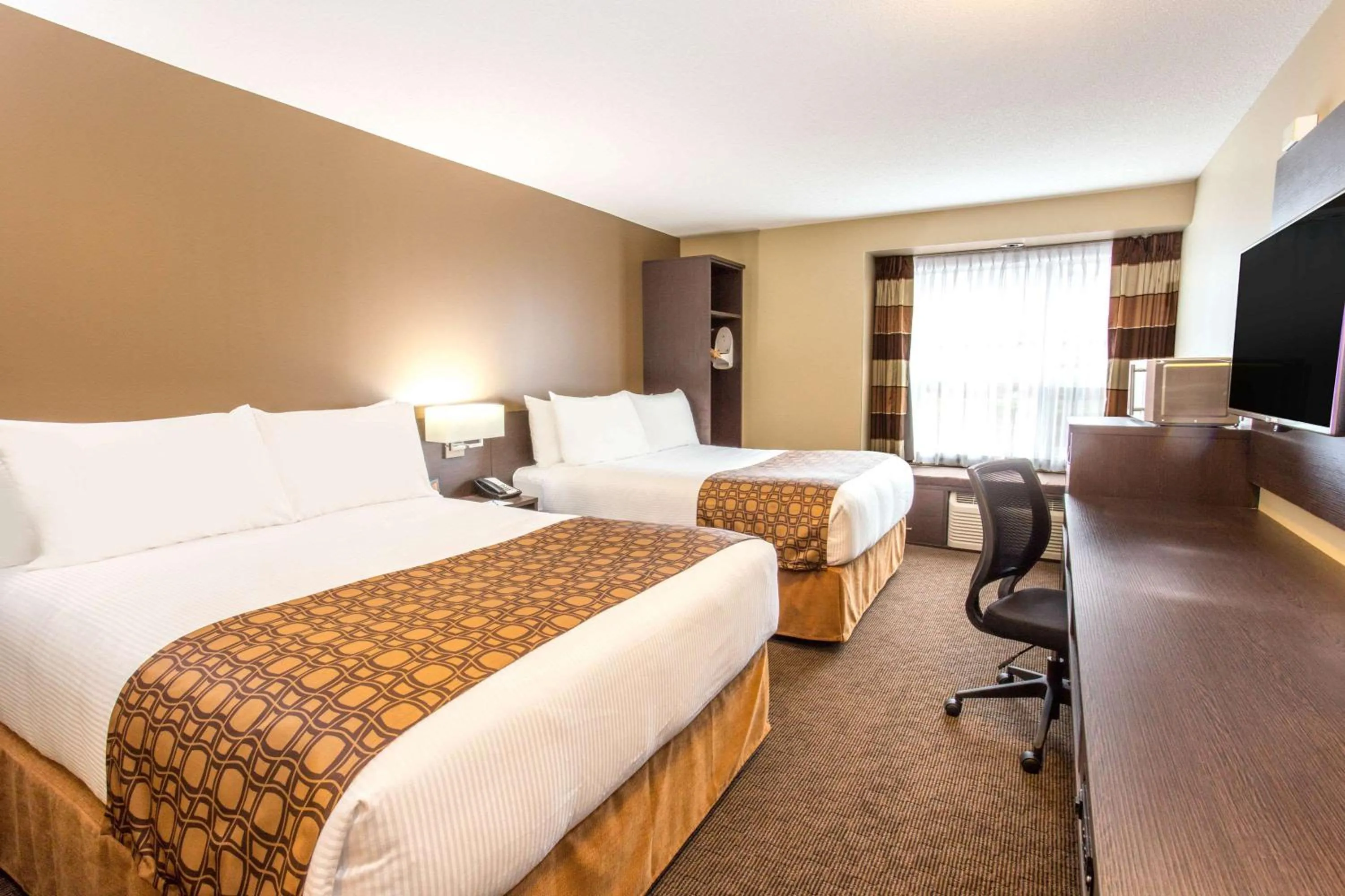 Bedroom, Bed in Microtel Inn & Suites by Wyndham Whitecourt