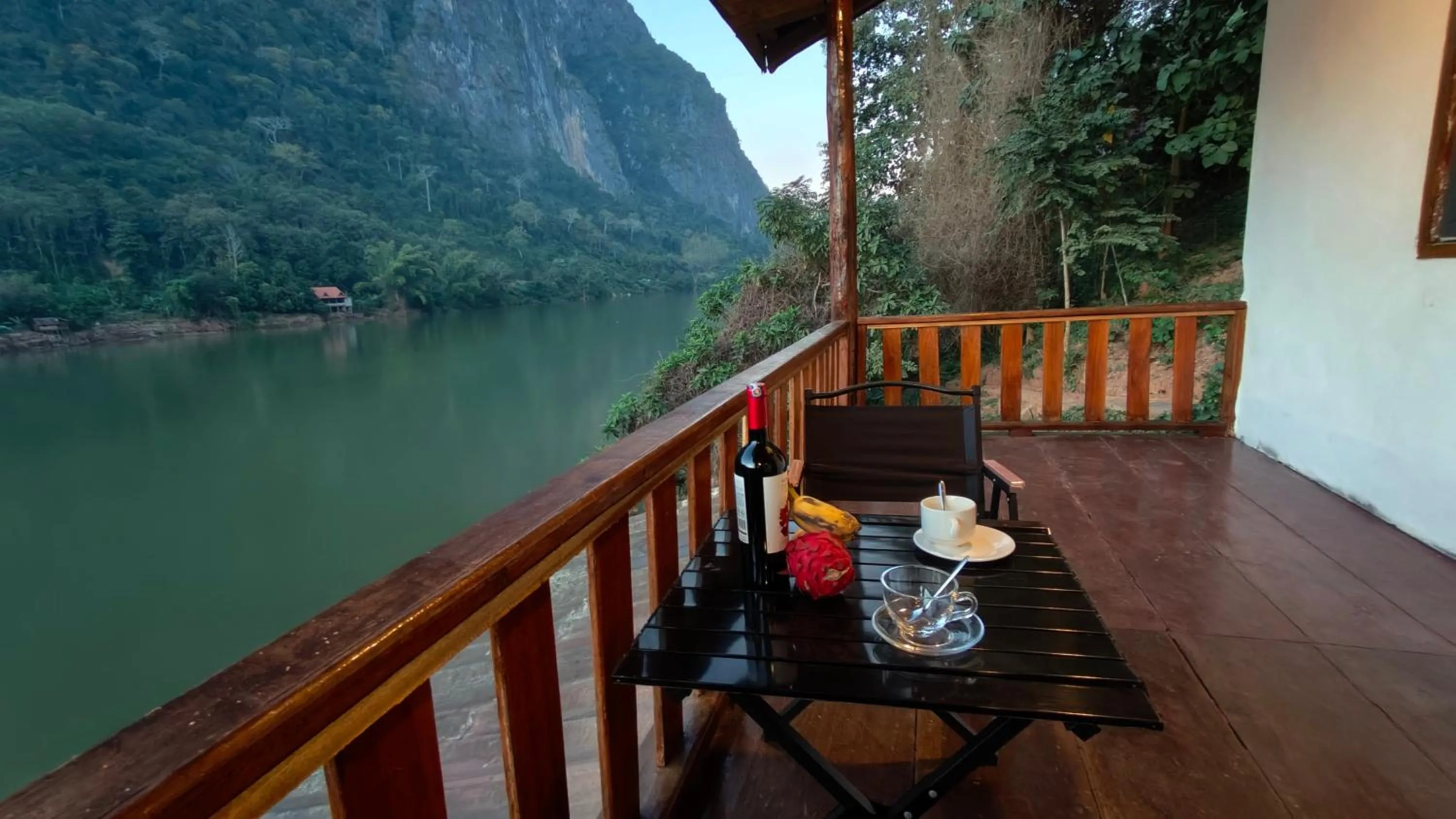 Day in Pont Inn Nong Khiaw