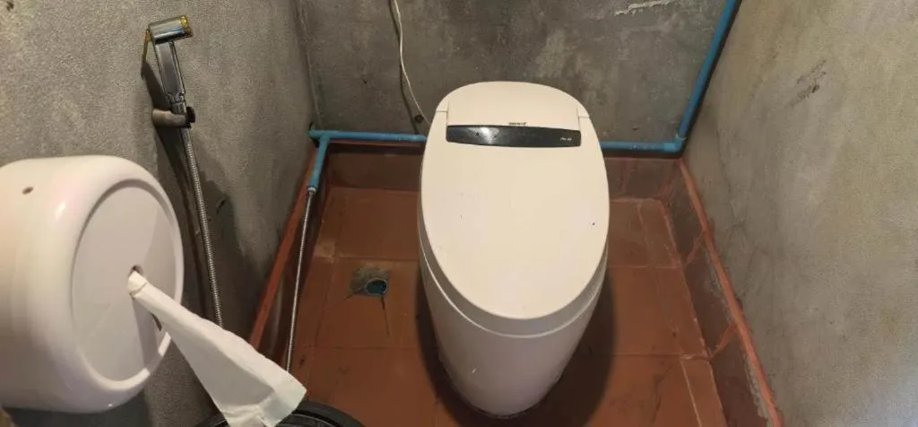Toilet in Pont Inn Nong Khiaw