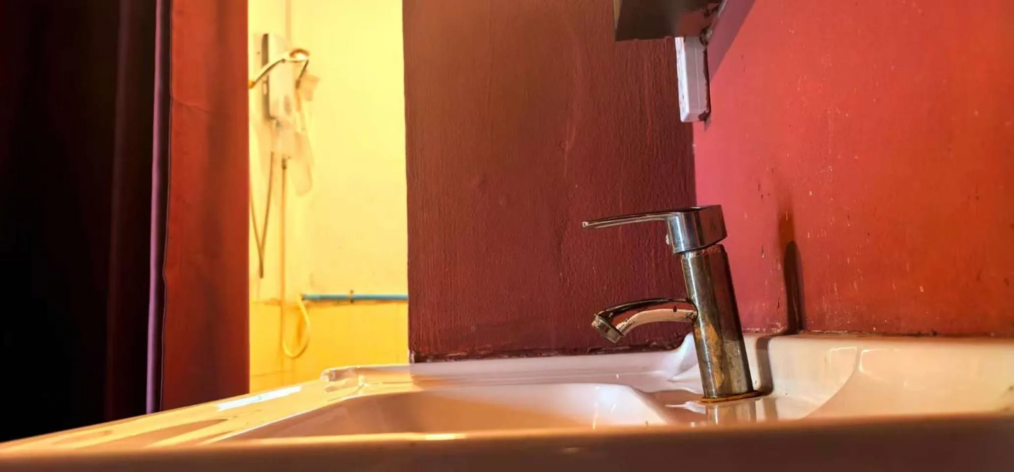 Bathroom, Bed in Pont Inn Nong Khiaw