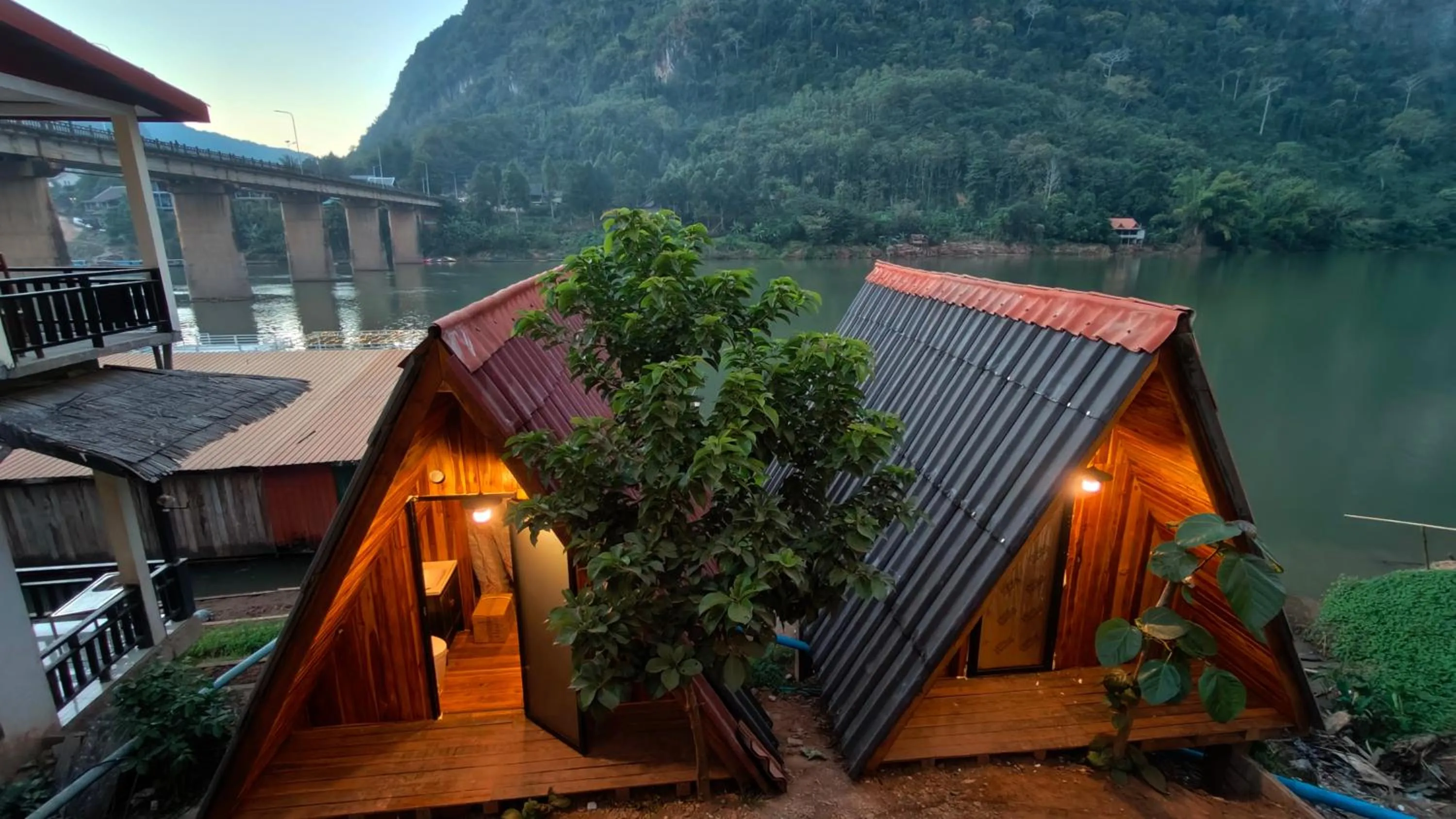 Property building in Pont Inn Nong Khiaw