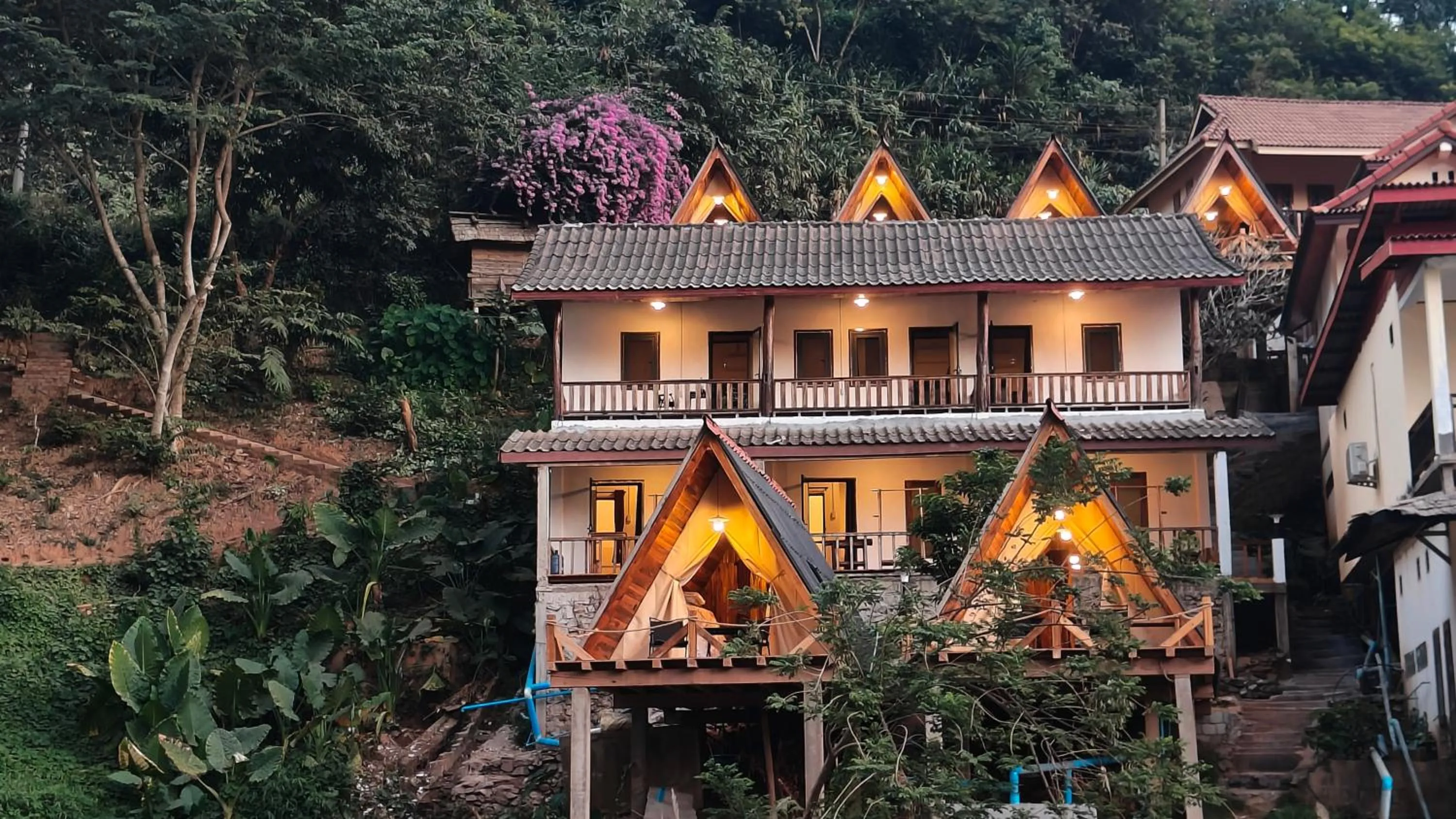 Property building in Pont Inn Nong Khiaw