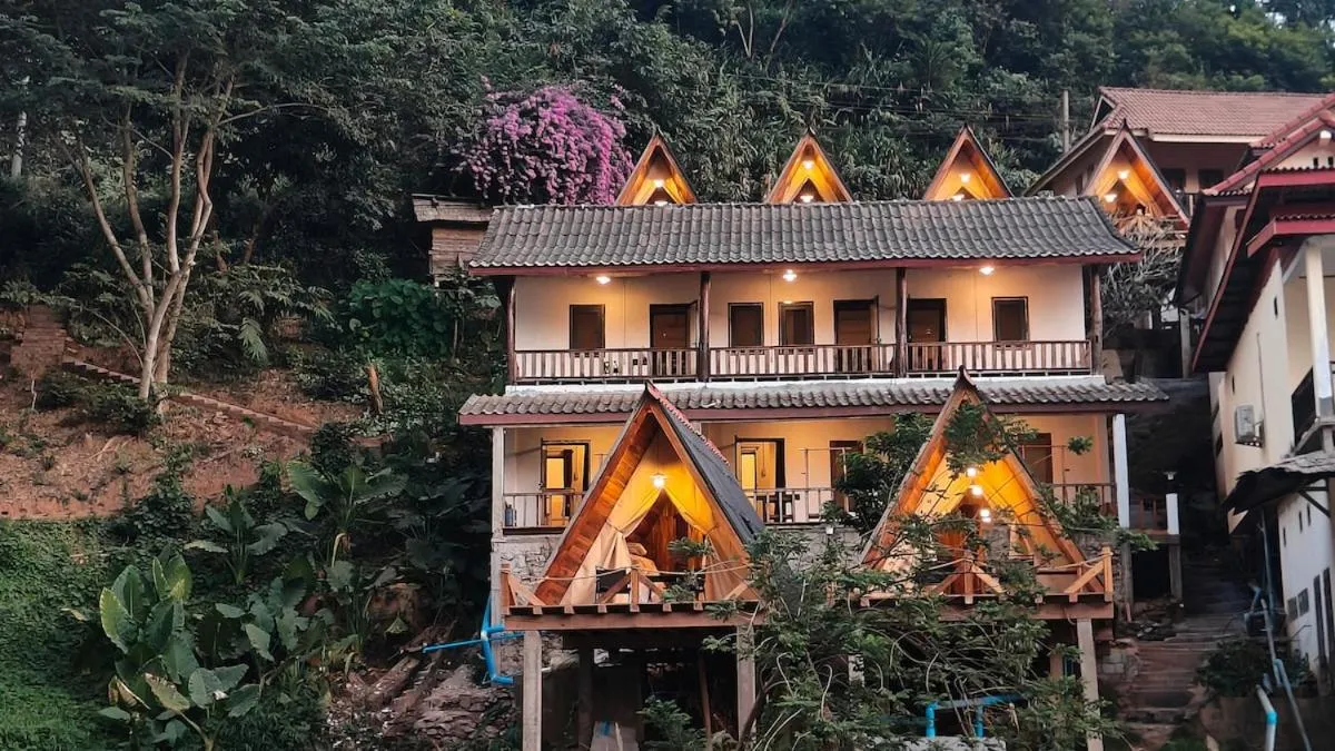 Property building in Pont Inn Nong Khiaw