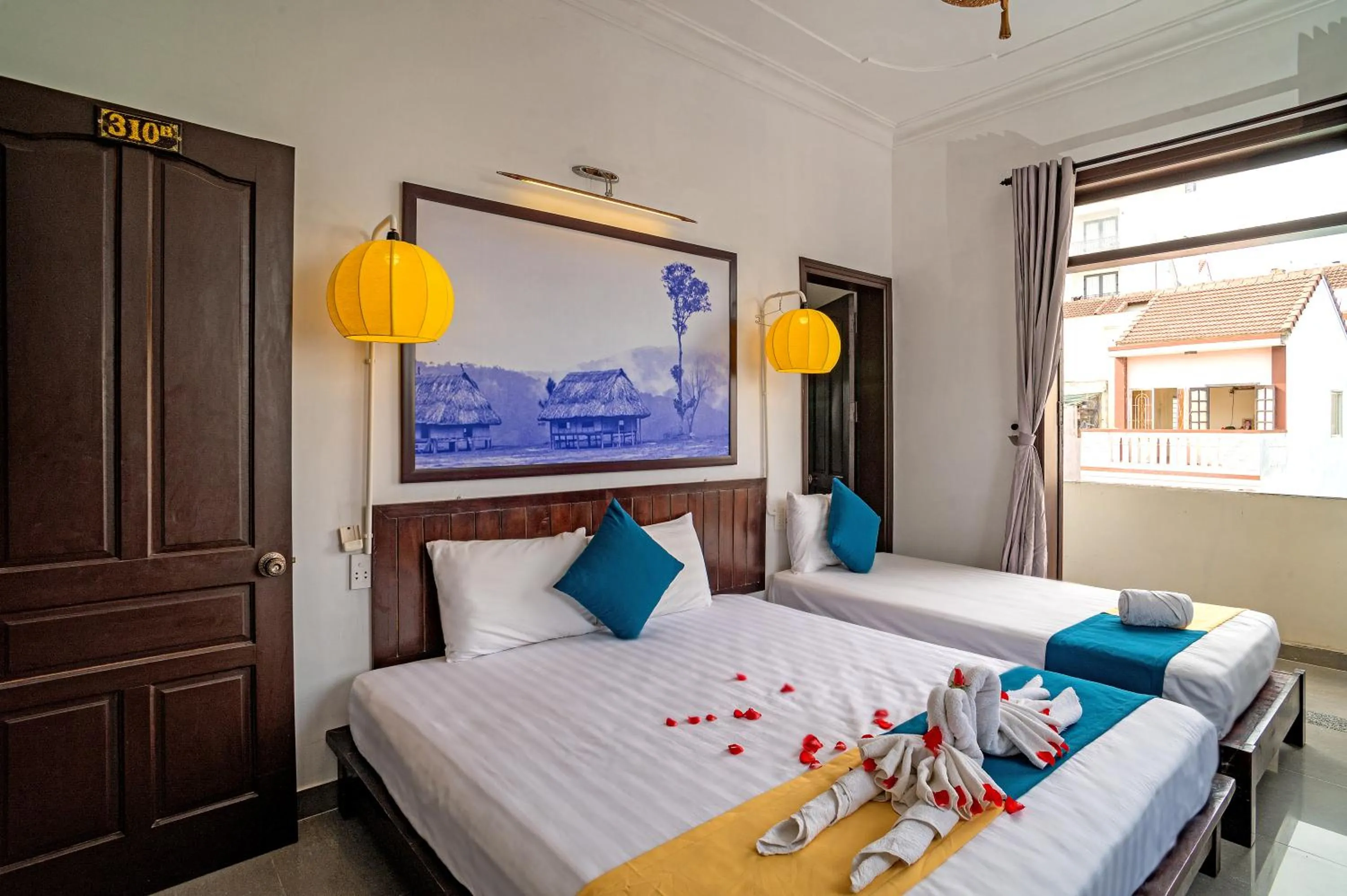 Bed in Hoi An Viet House Homestay