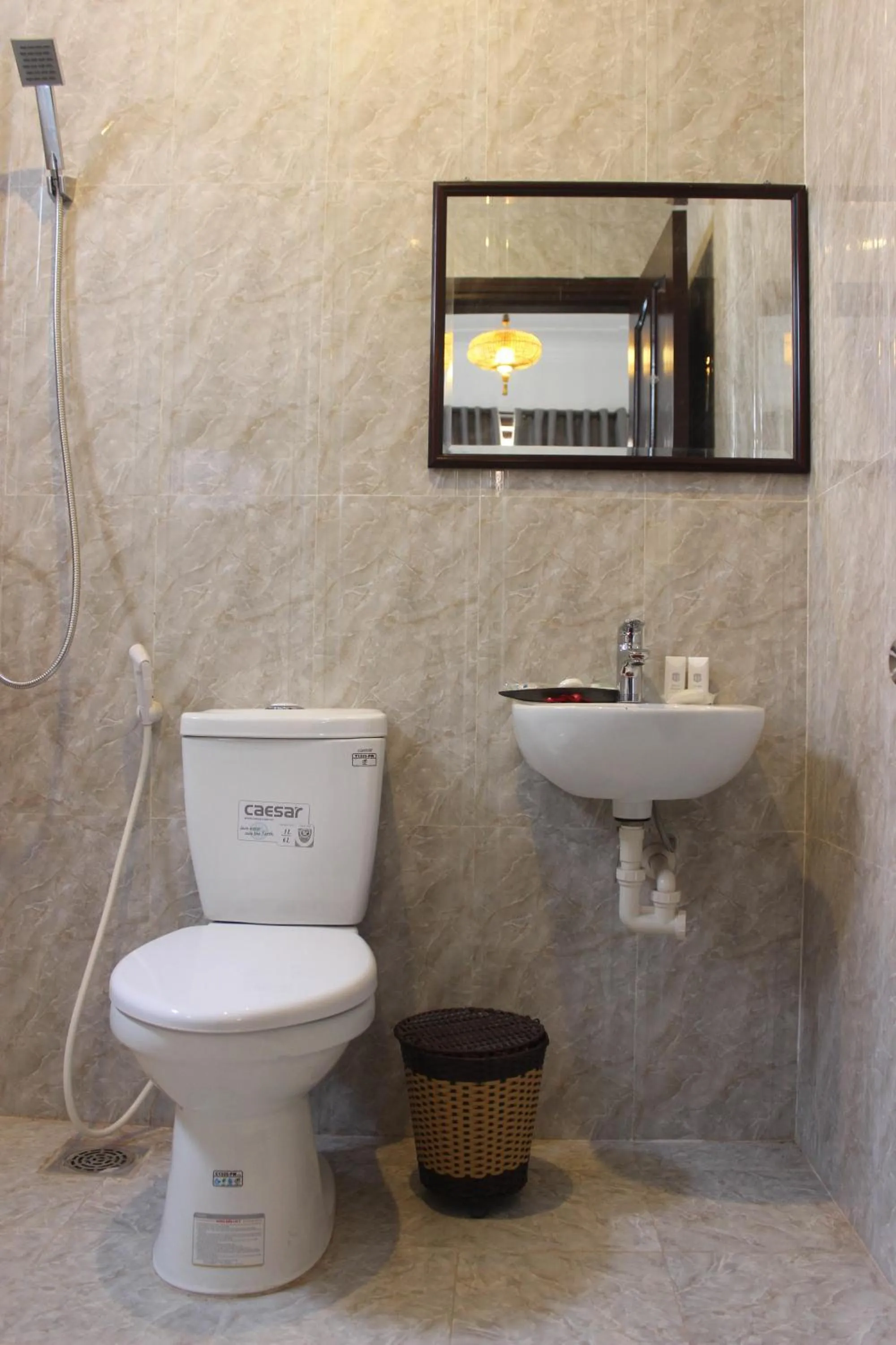 Toilet in Hoi An Viet House Homestay