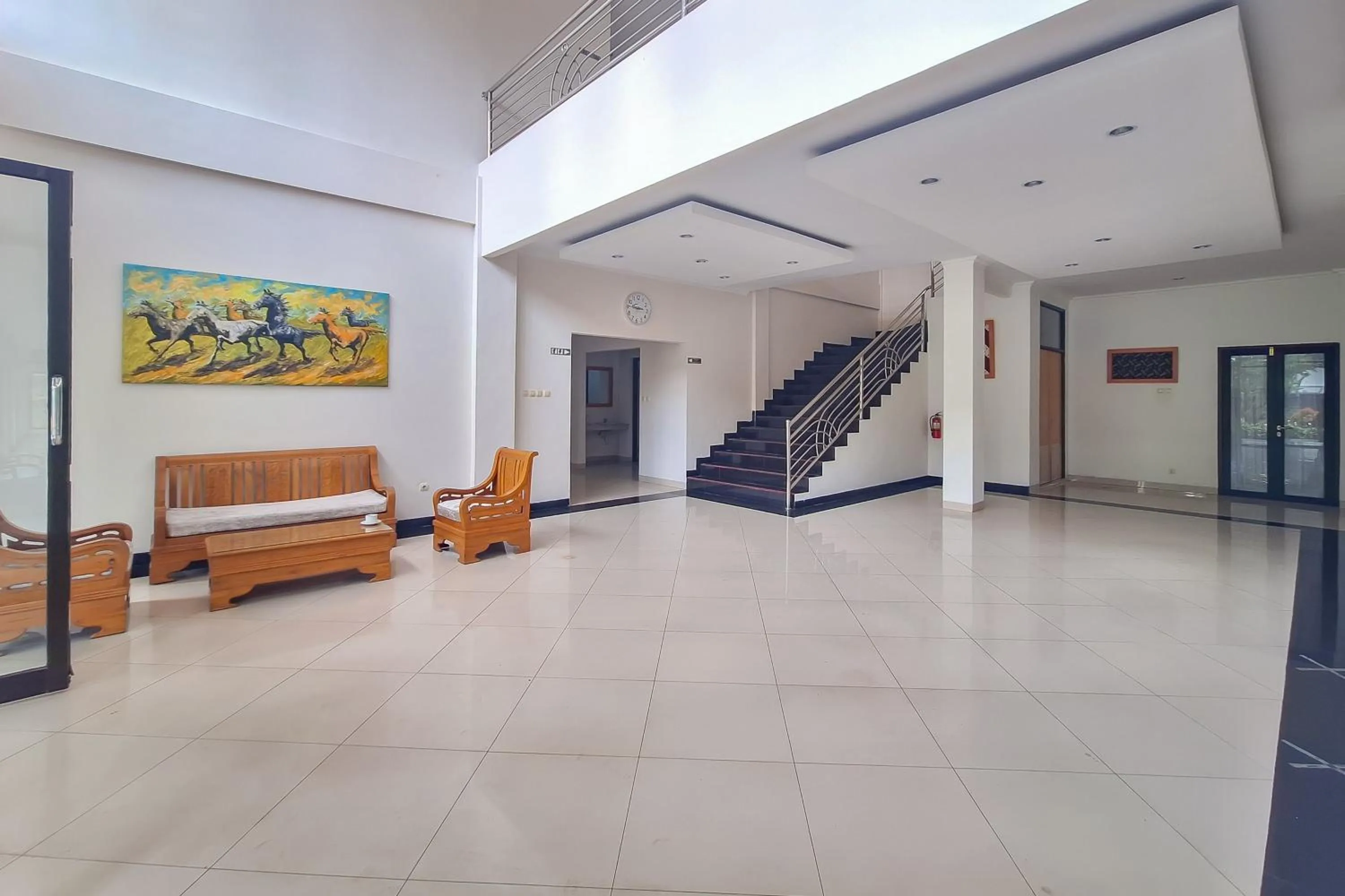 Seating area in Urbanview Hotel Tridaya Cisarua Puncak