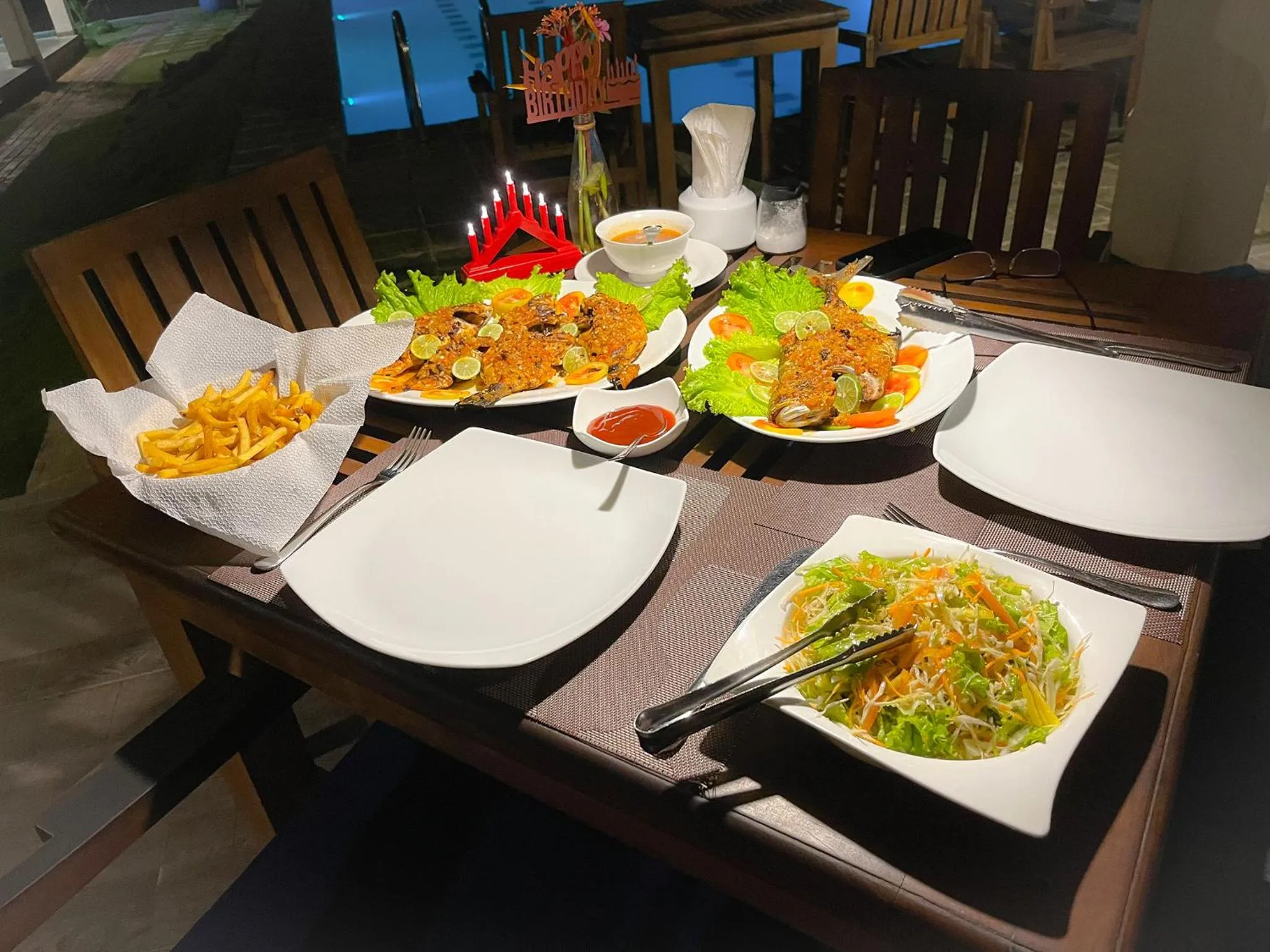 Restaurant/places to eat in Pearl Island Beach Hotel