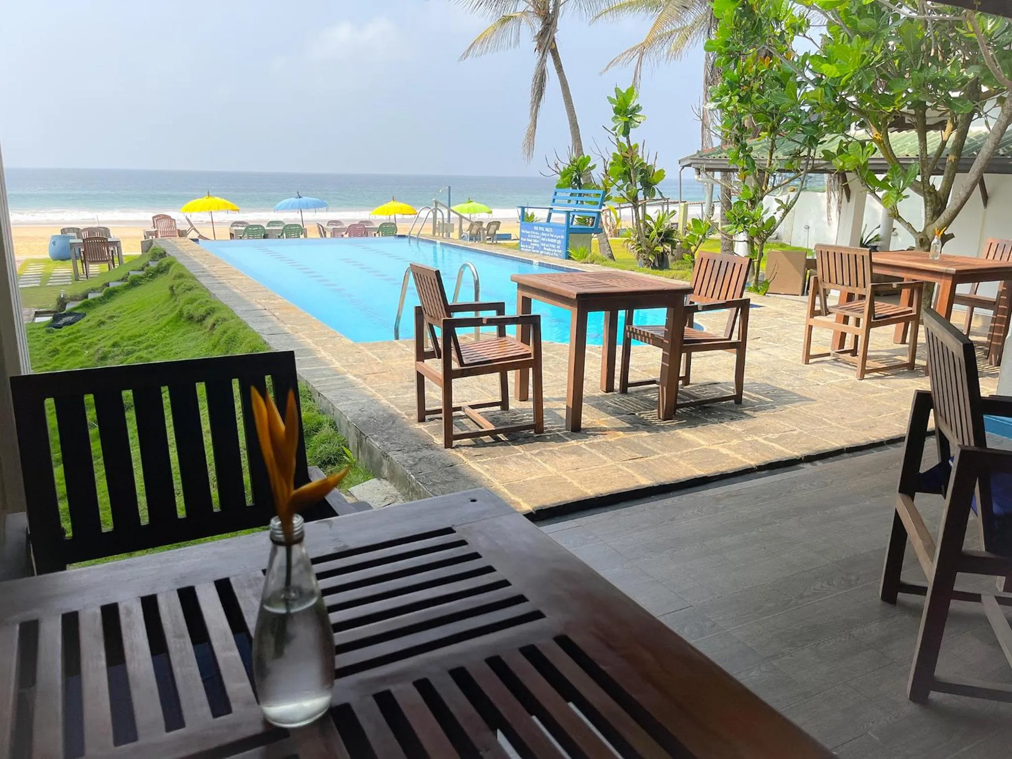 Restaurant/places to eat in Pearl Island Beach Hotel