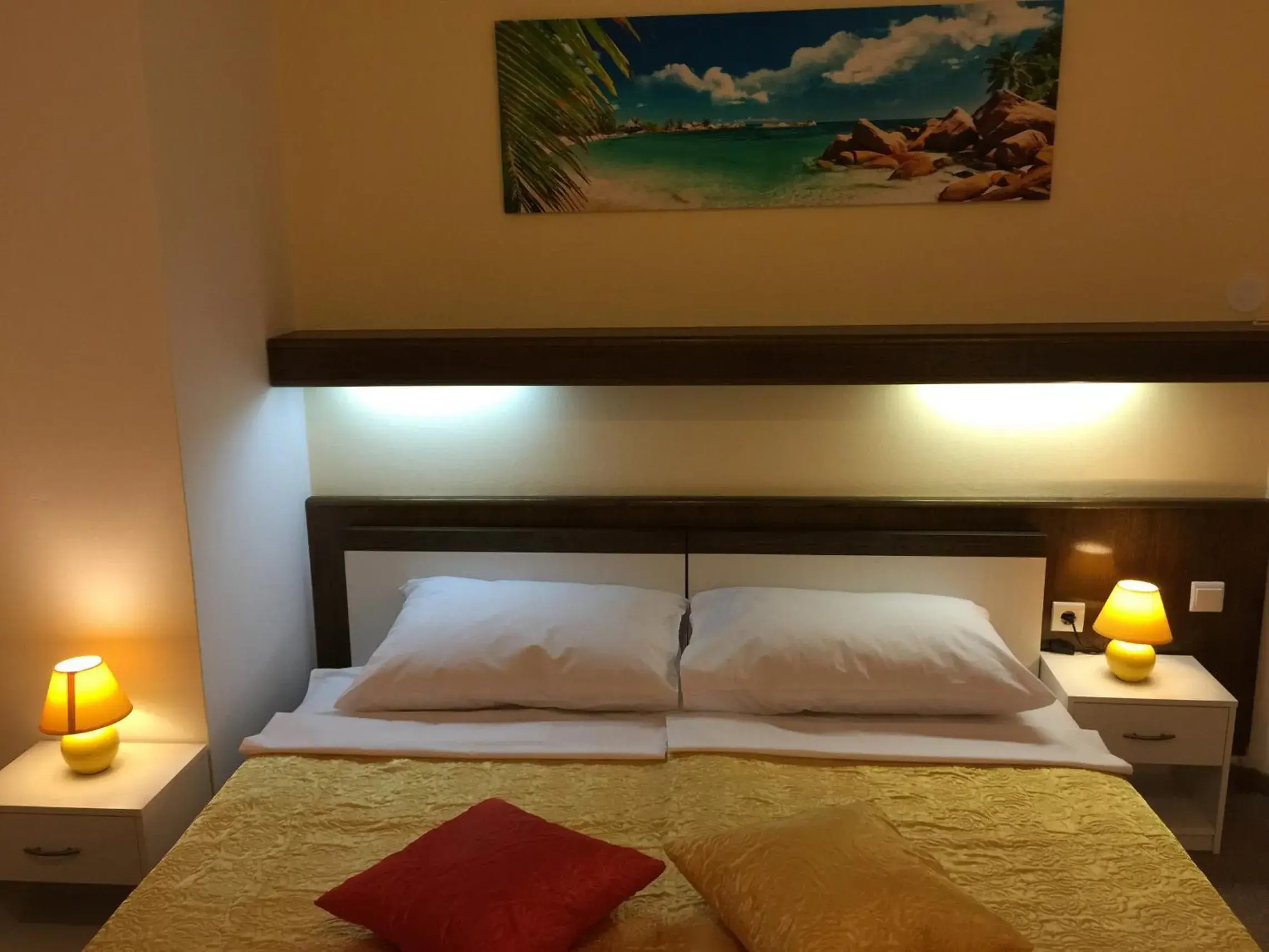 Double Room with Balcony and Sea View in Pansion Ruža Double Room with Balcony and Sea View in Pansion Ruža