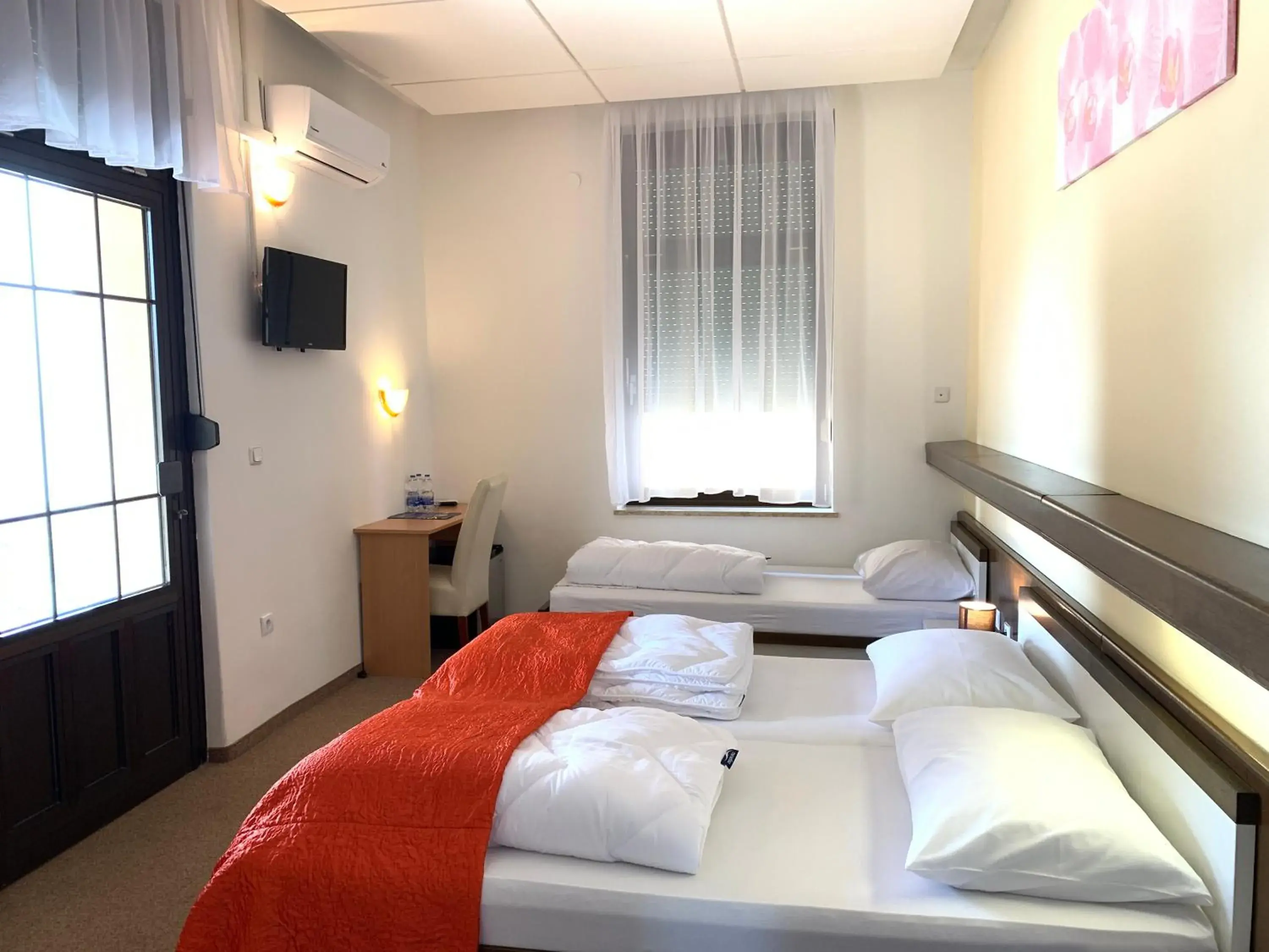 Triple Room with Sea View in Pansion Ruža Triple Room with Sea View in Pansion Ruža