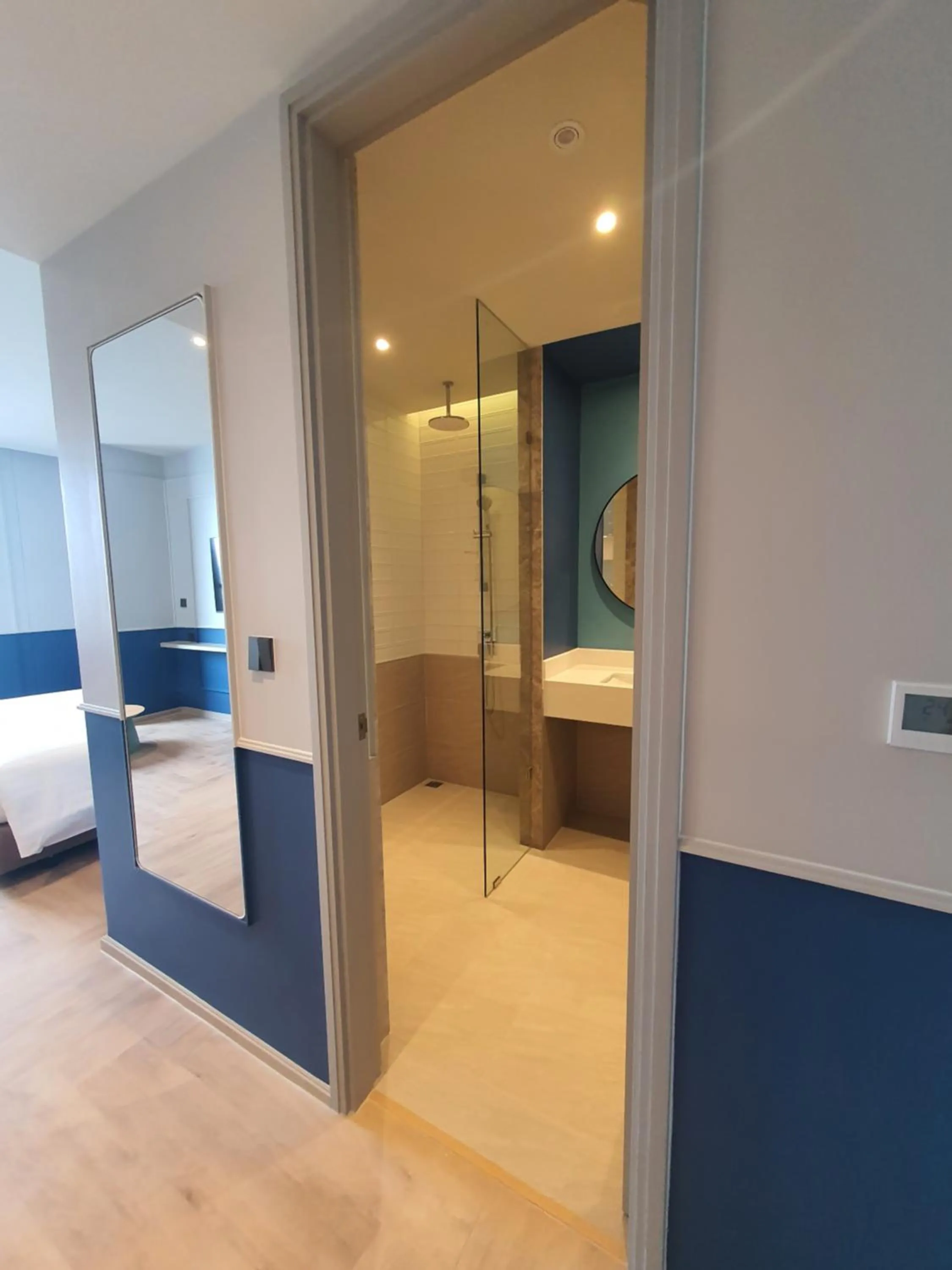 Shower, Bed in The Quarter Ramkhamhaeng by UHG