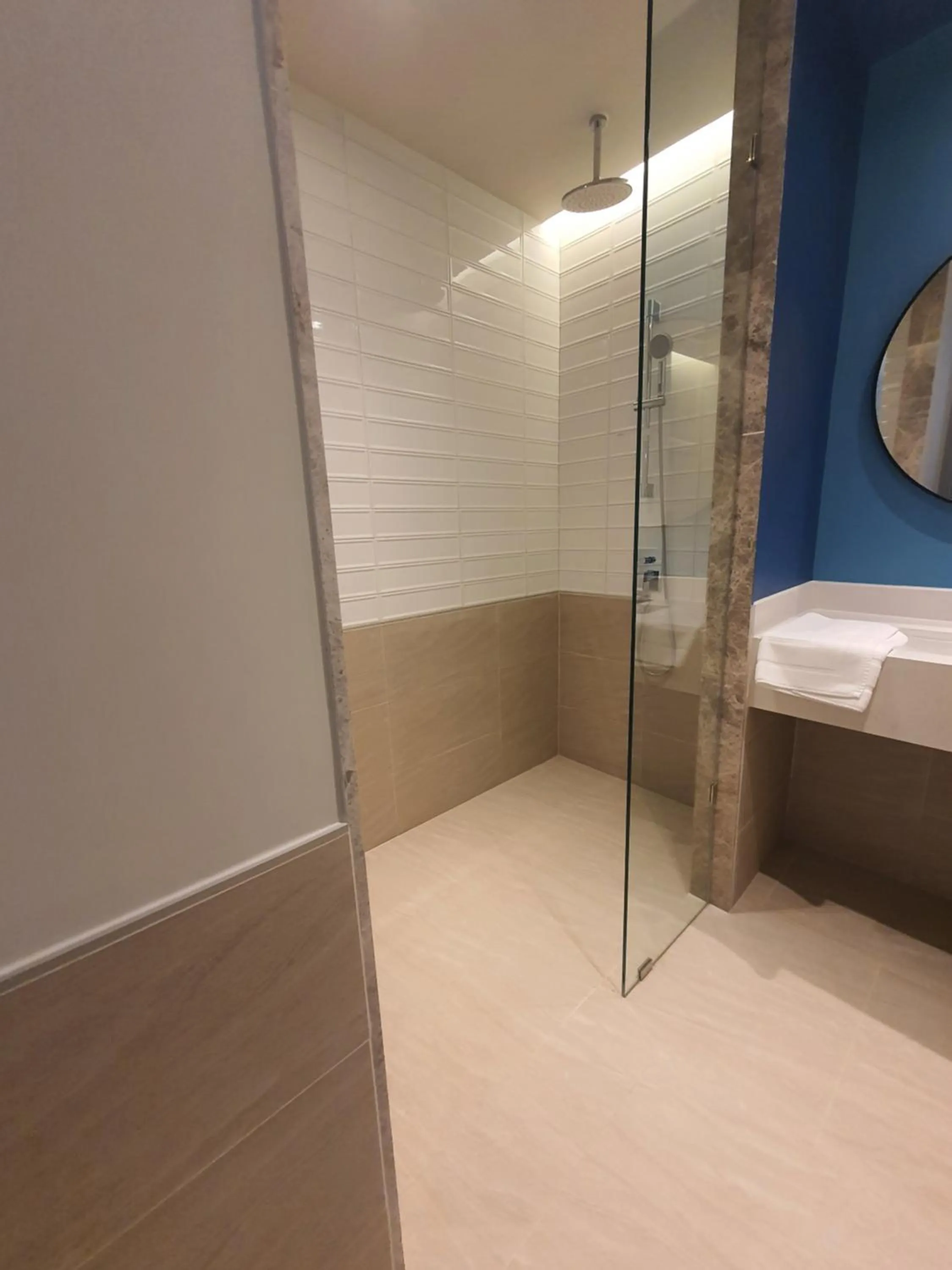 Shower in The Quarter Ramkhamhaeng by UHG