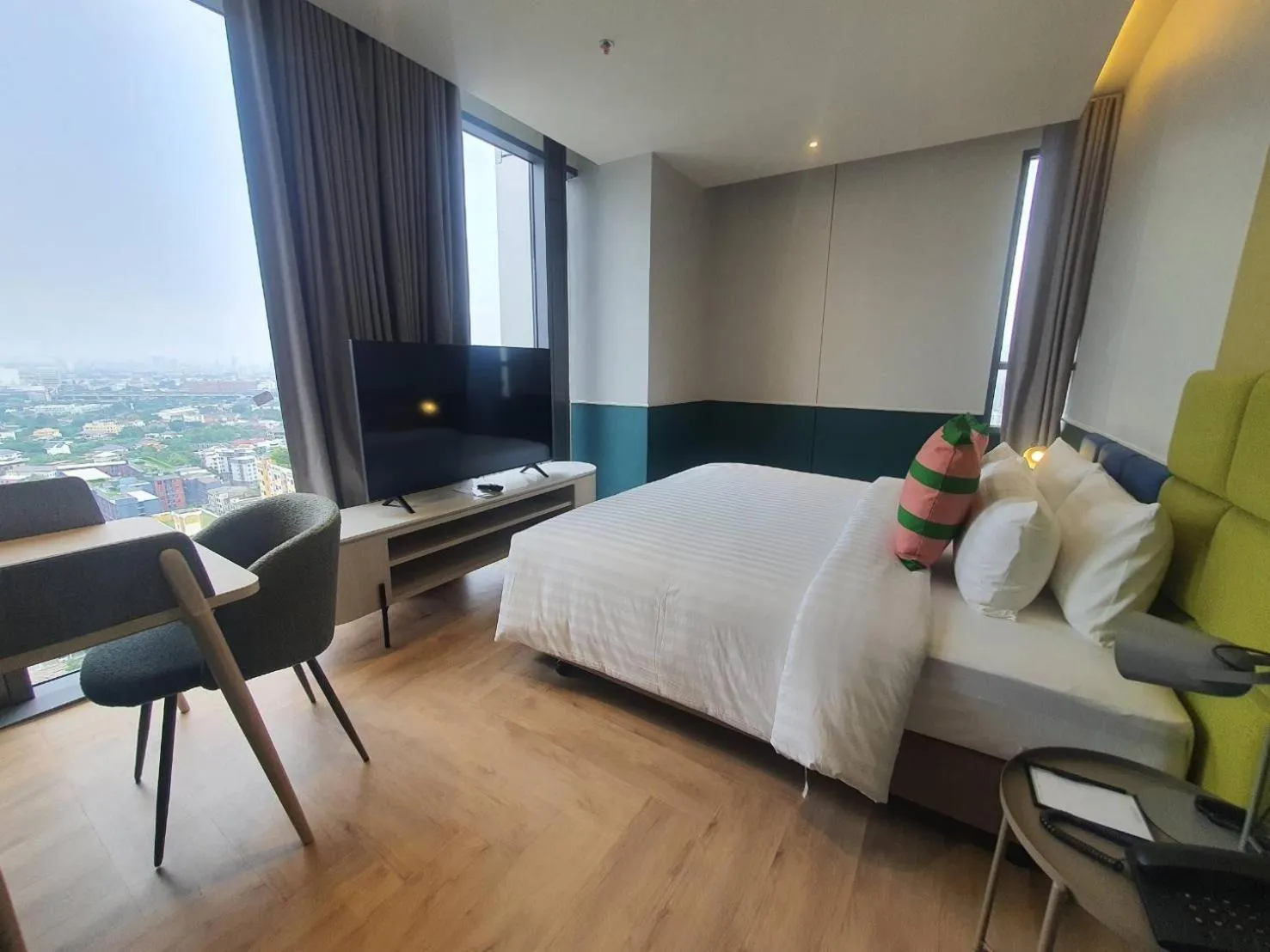 Bedroom, Bed in The Quarter Ramkhamhaeng by UHG