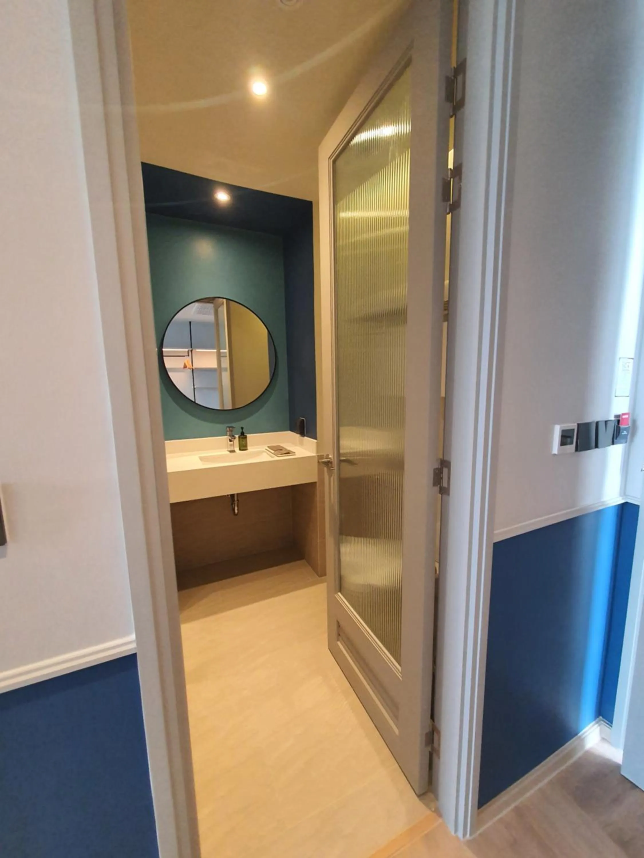 Bathroom in The Quarter Ramkhamhaeng by UHG